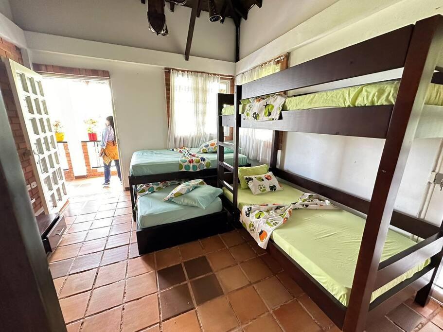 Casa con piscina a las afueras de Armenia