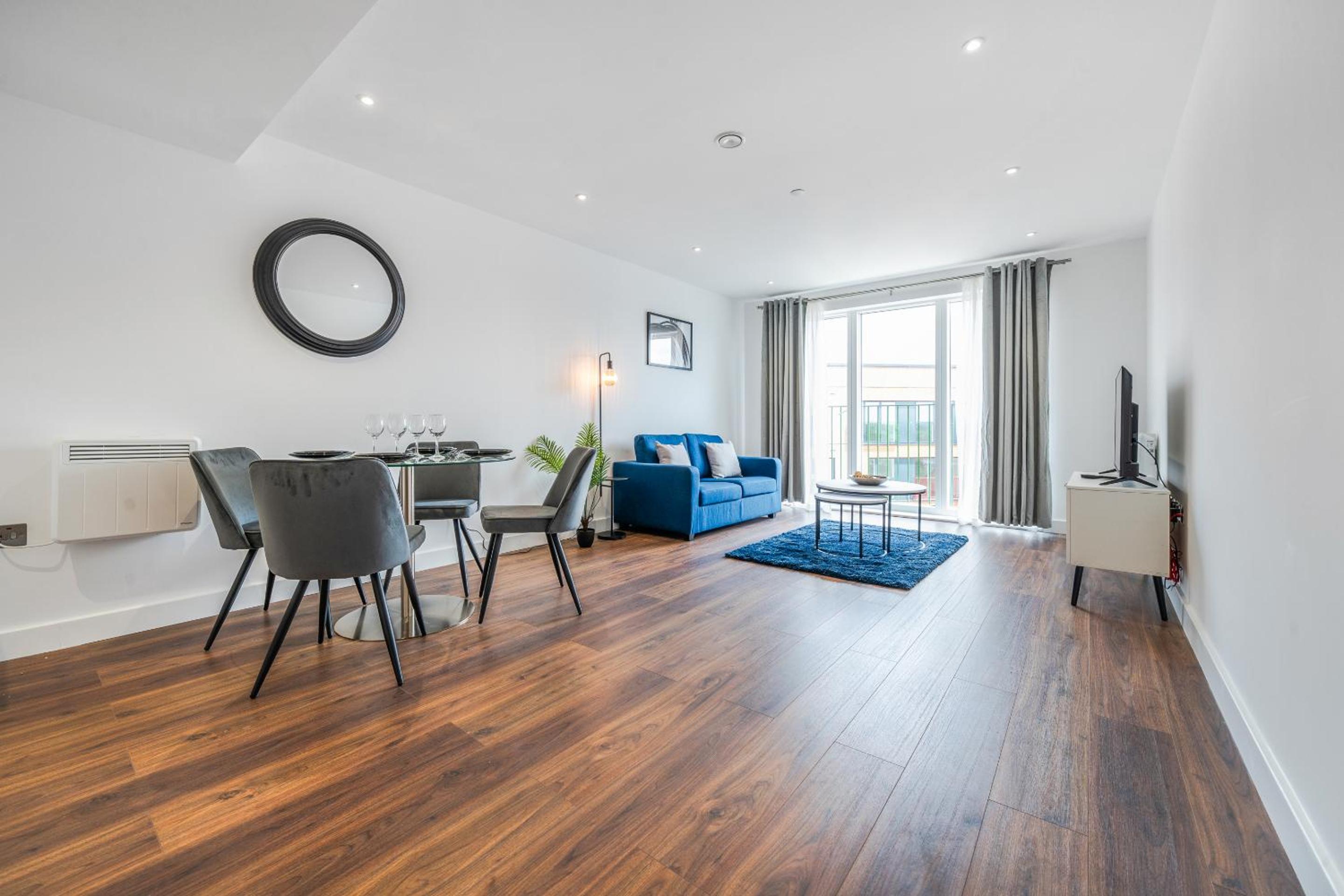 Elegant Apartment with Two Beds view 2
