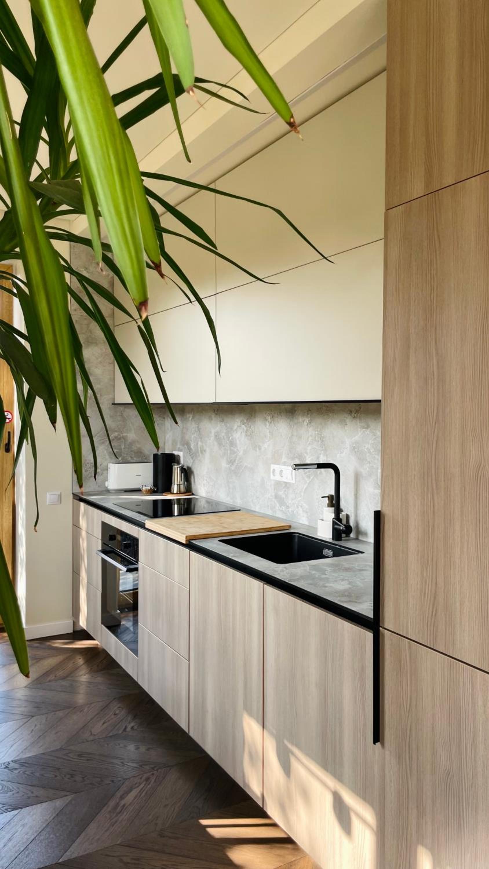 Floral Sunshine Apartment view 3
