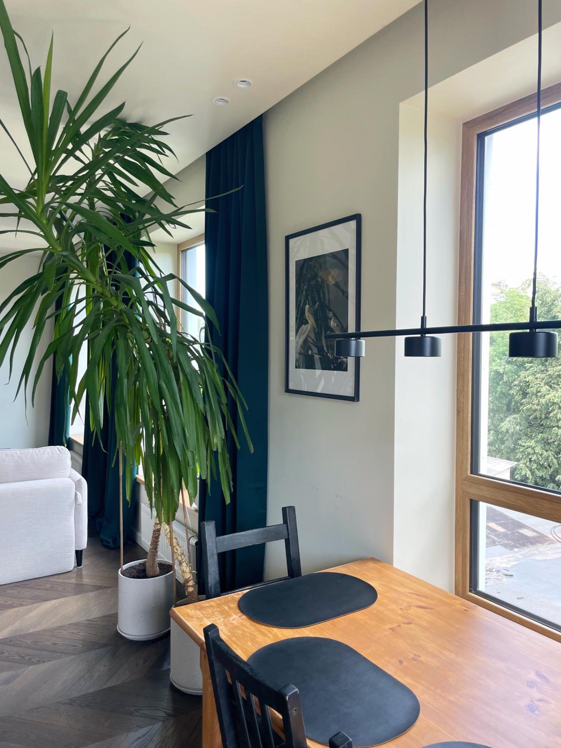 Floral Sunshine Apartment view 4