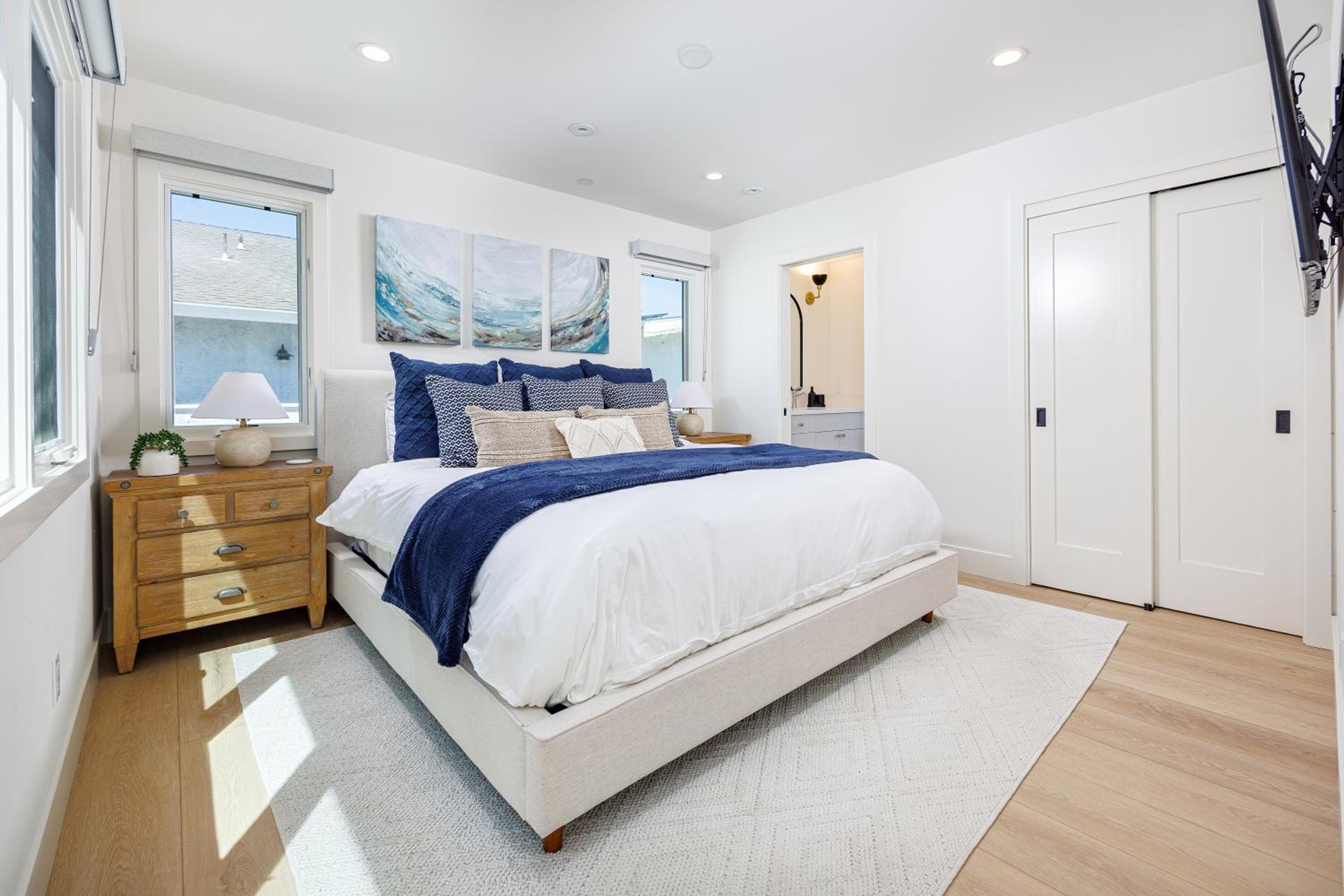 3 Bedrooms view 2