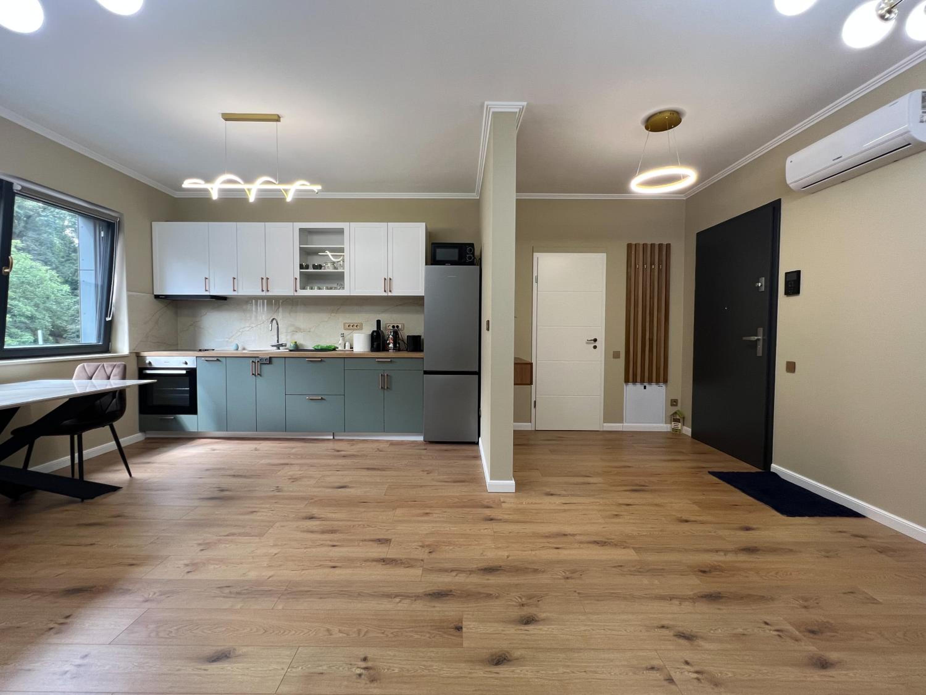 Ophir Apartment Ultracentral,the greenest and brightest central area,3 parking space in the large yard view 3