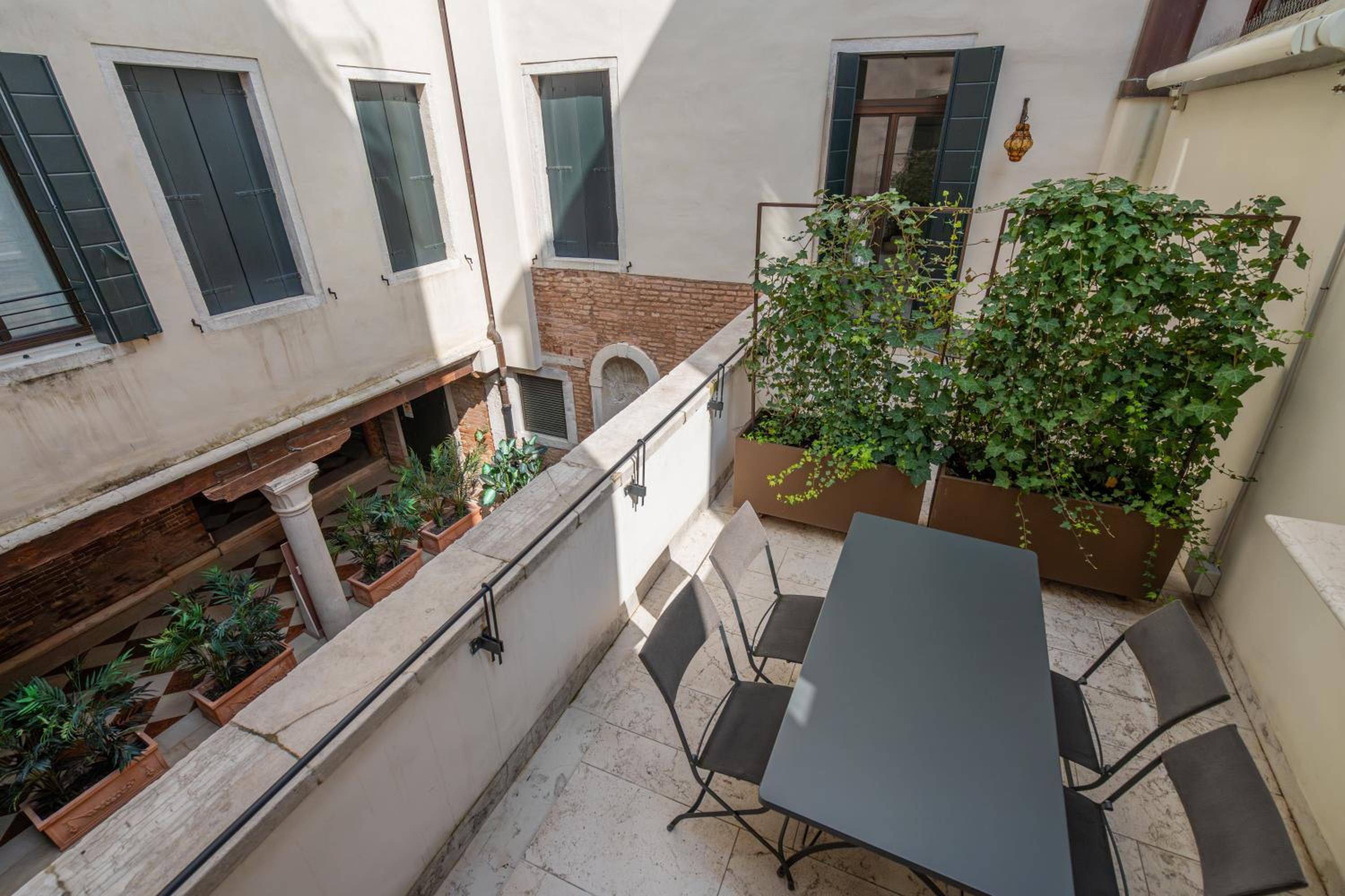 Palazzo Morosini Degli Spezieri - Lifestyle Apartments