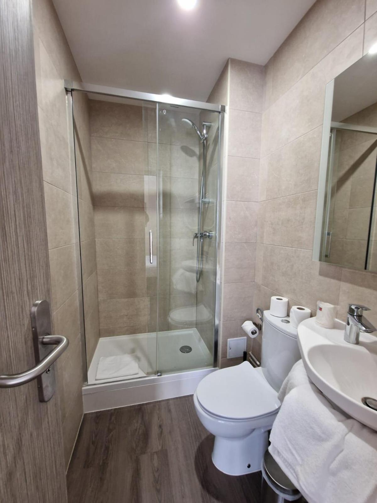 Levallois-Perret Vacations - Hotel D'Anjou - Property Image 11