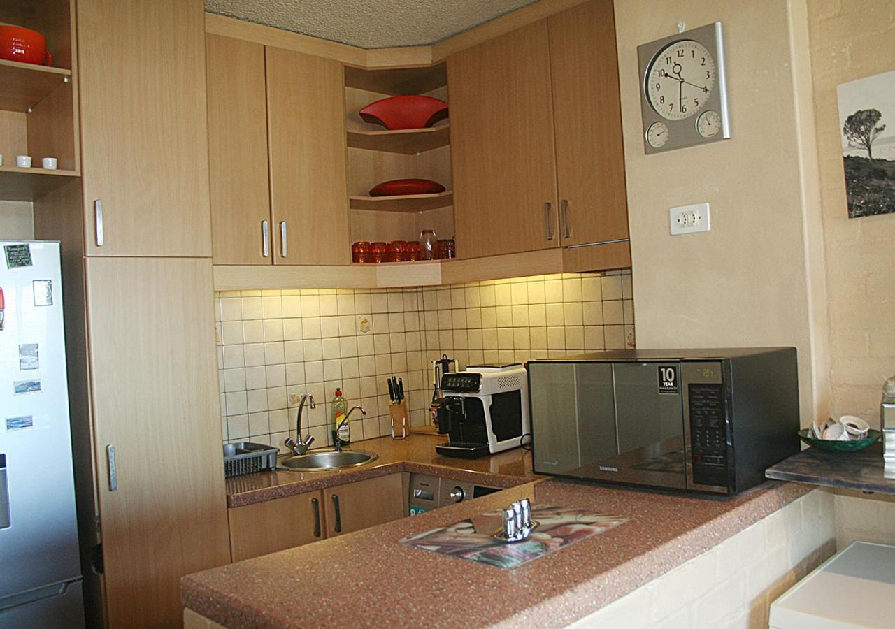 U PRIVATE STUDIO apartment in Gardens Centre