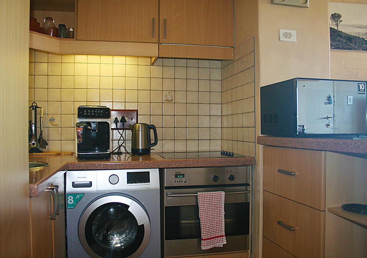 U PRIVATE STUDIO apartment in Gardens Centre