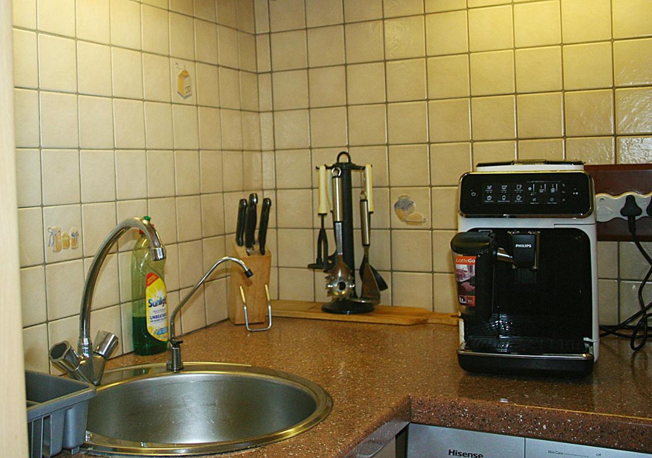 U PRIVATE STUDIO apartment in Gardens Centre