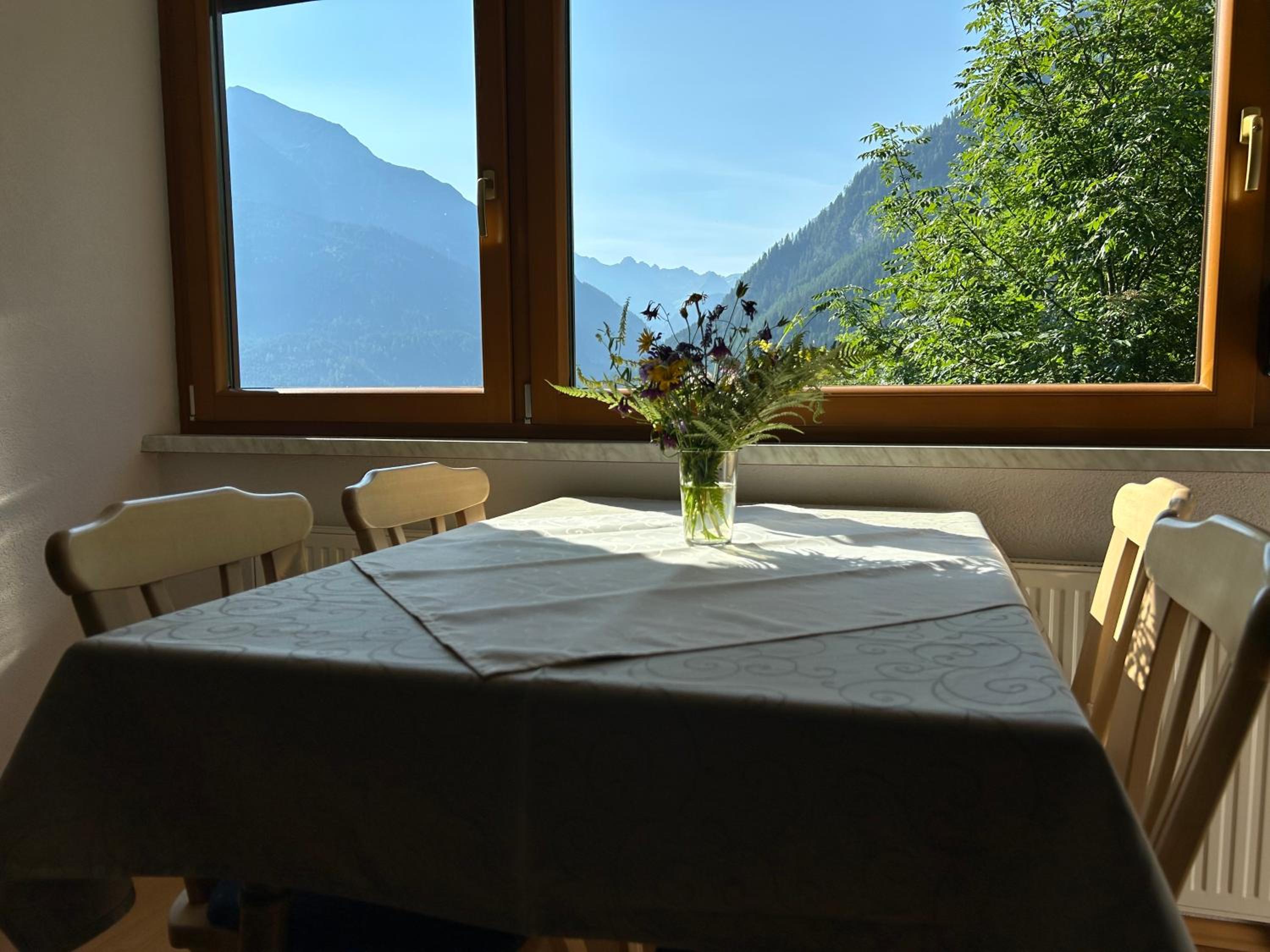 WOLF RETREAT Apartments im Lechtal davor Appartementhaus Michaela