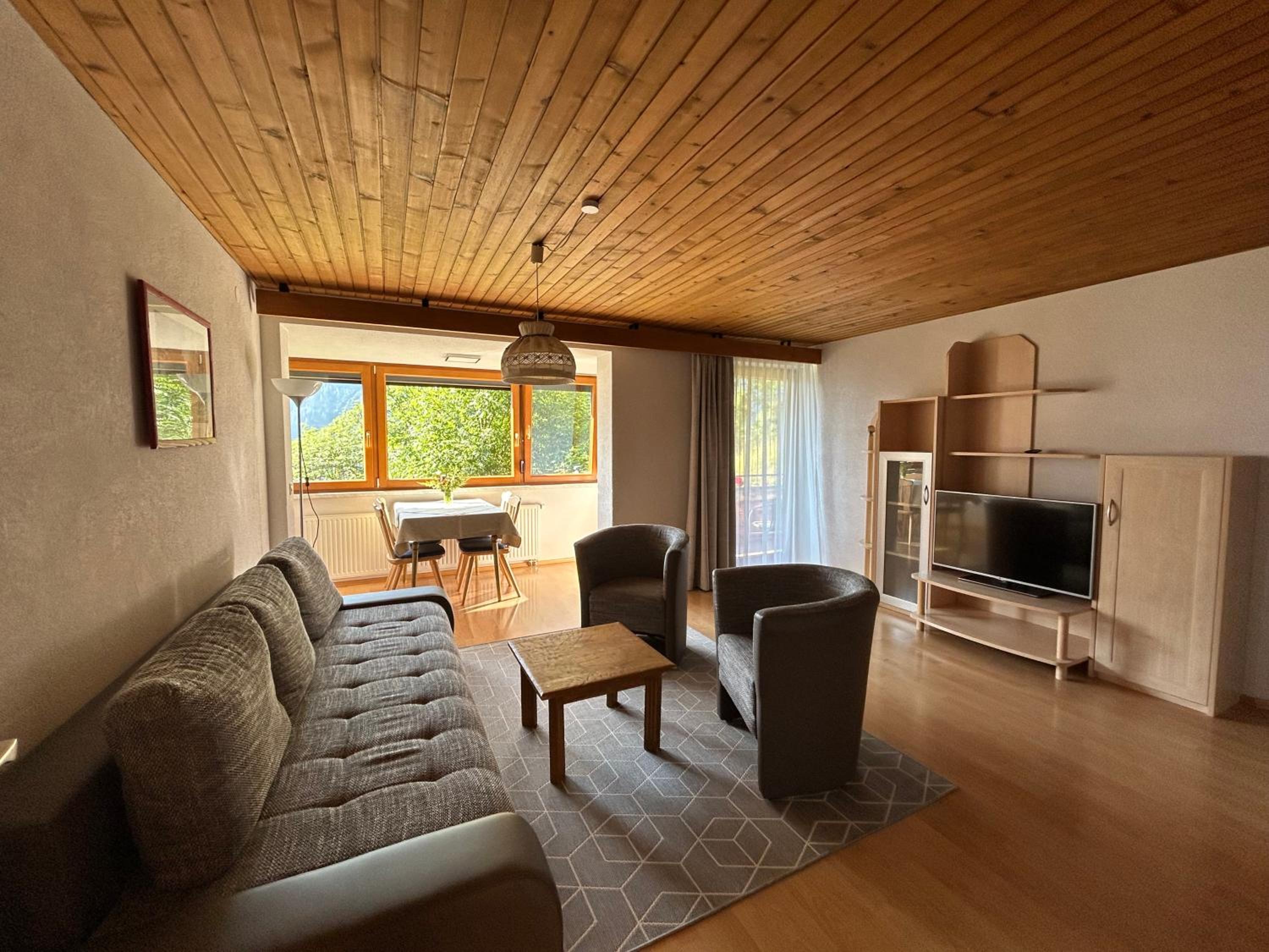 WOLF RETREAT Apartments im Lechtal davor Appartementhaus Michaela