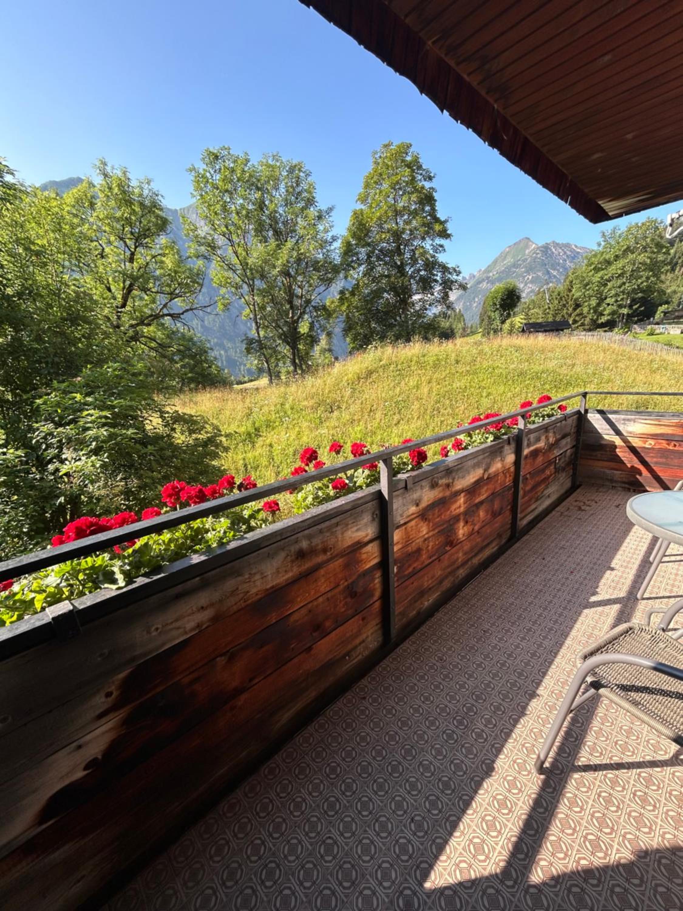 WOLF RETREAT Apartments im Lechtal davor Appartementhaus Michaela