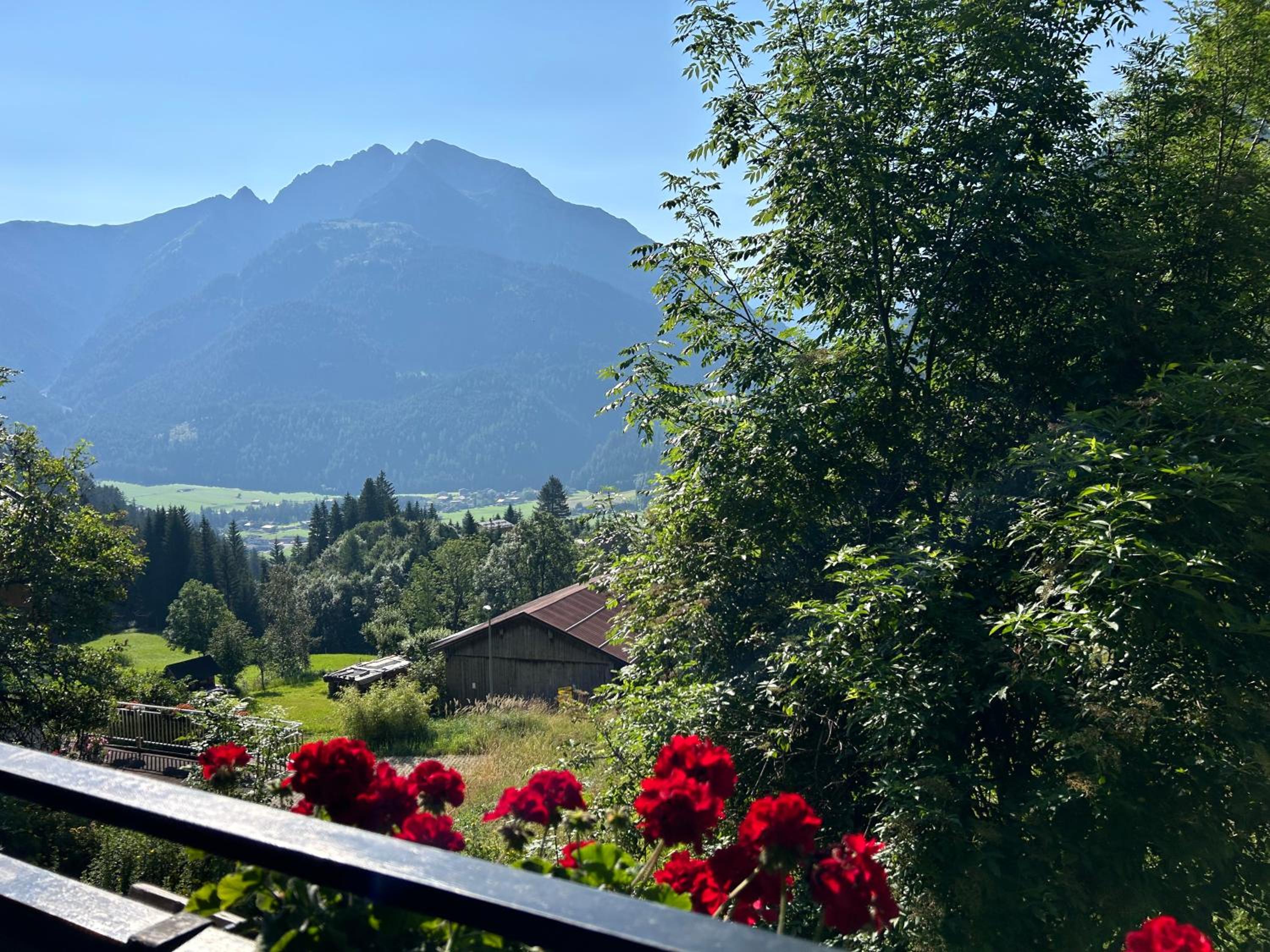 WOLF RETREAT Apartments im Lechtal davor Appartementhaus Michaela