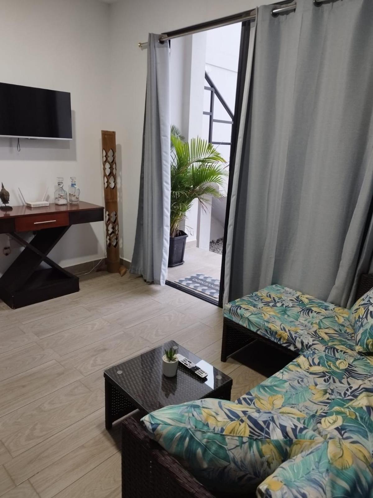 Ballenita Suites