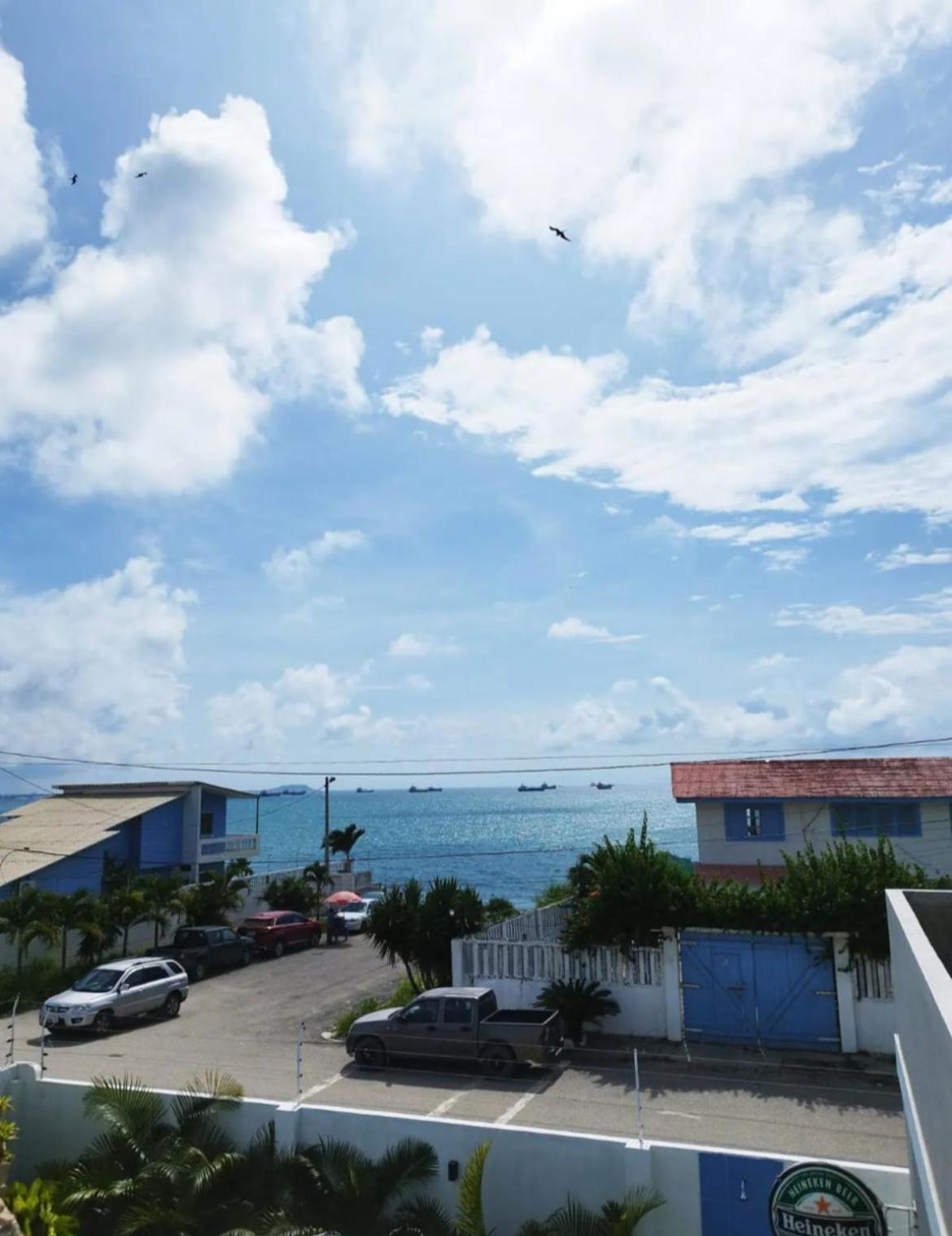 Ballenita Suites