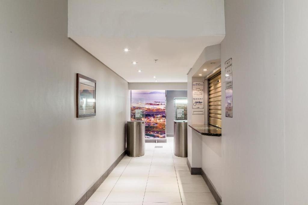 U PRIVATE STUDIO apartment in Gardens Centre