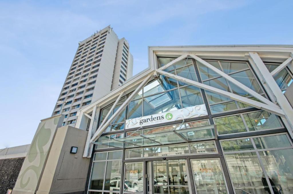 U PRIVATE STUDIO apartment in Gardens Centre