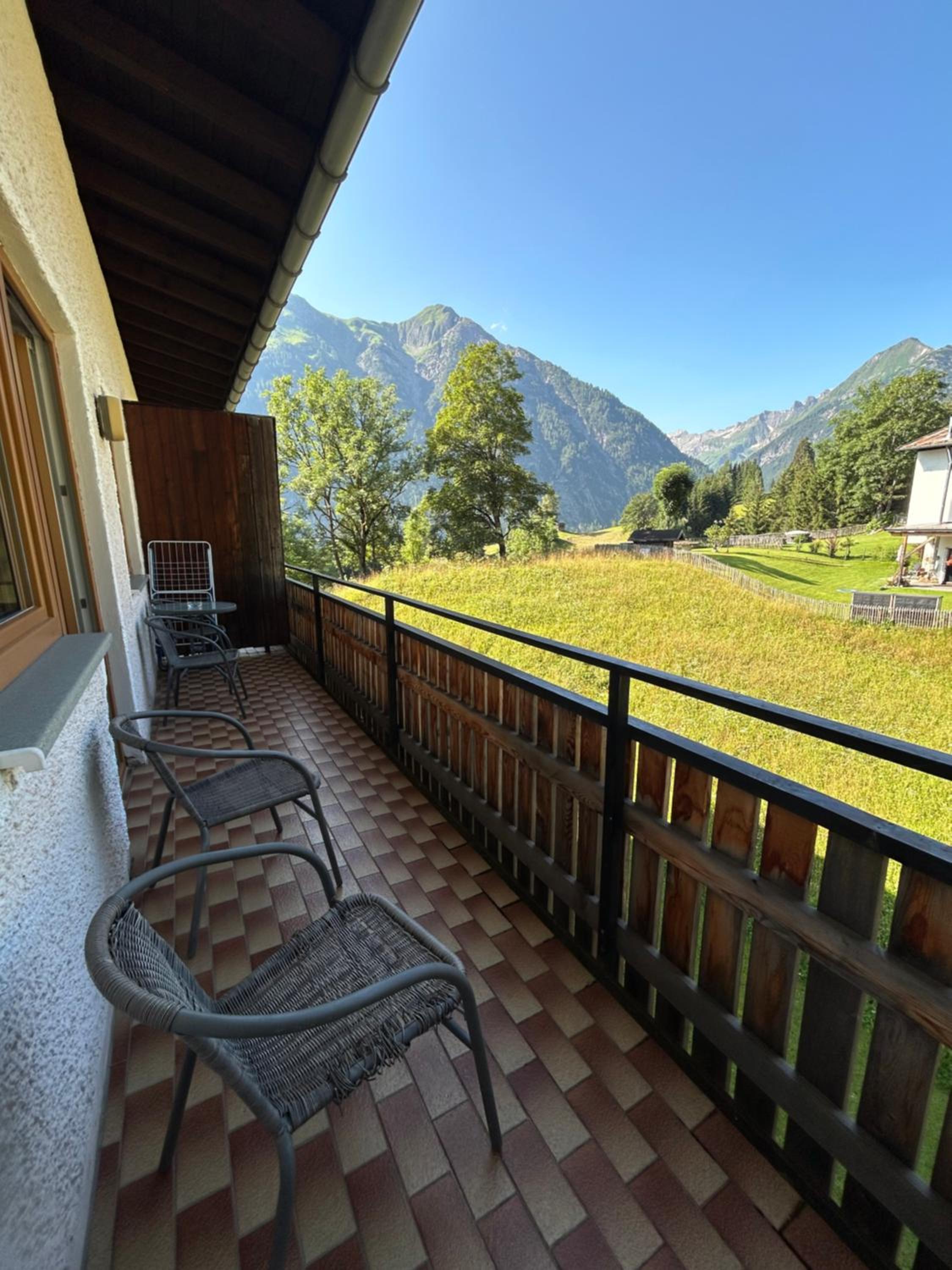 WOLF RETREAT Apartments im Lechtal davor Appartementhaus Michaela