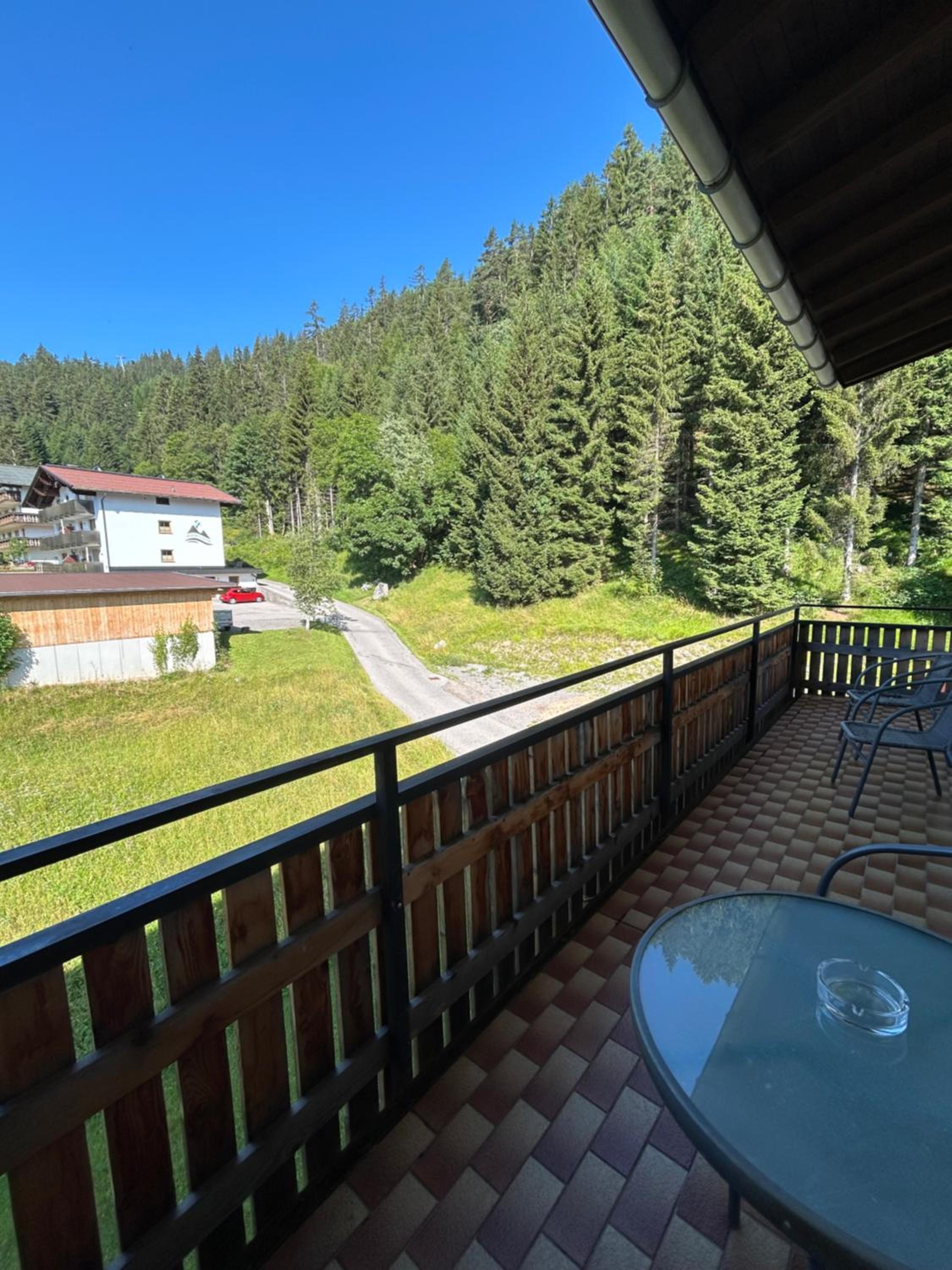 WOLF RETREAT Apartments im Lechtal davor Appartementhaus Michaela