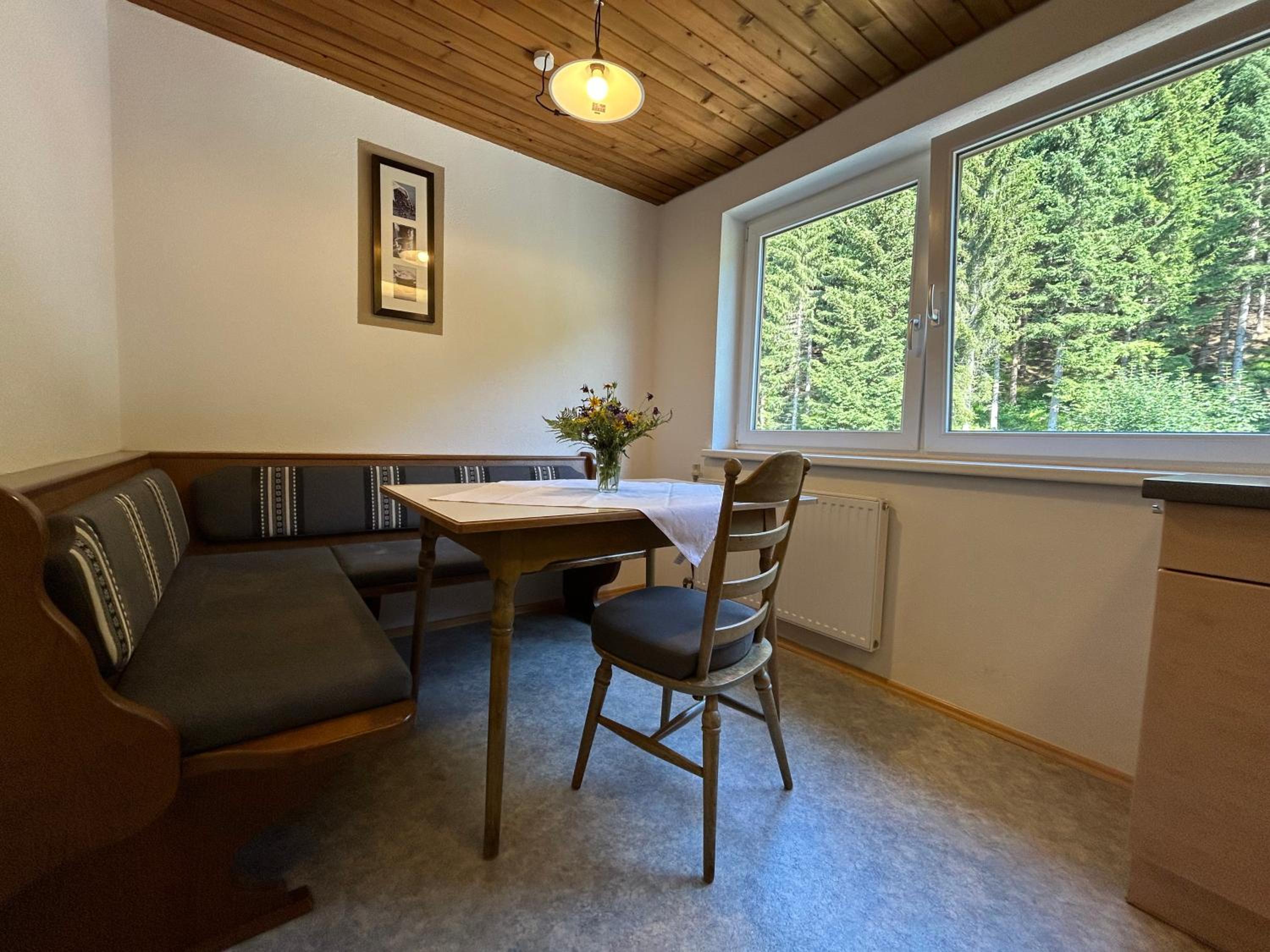 WOLF RETREAT Apartments im Lechtal davor Appartementhaus Michaela