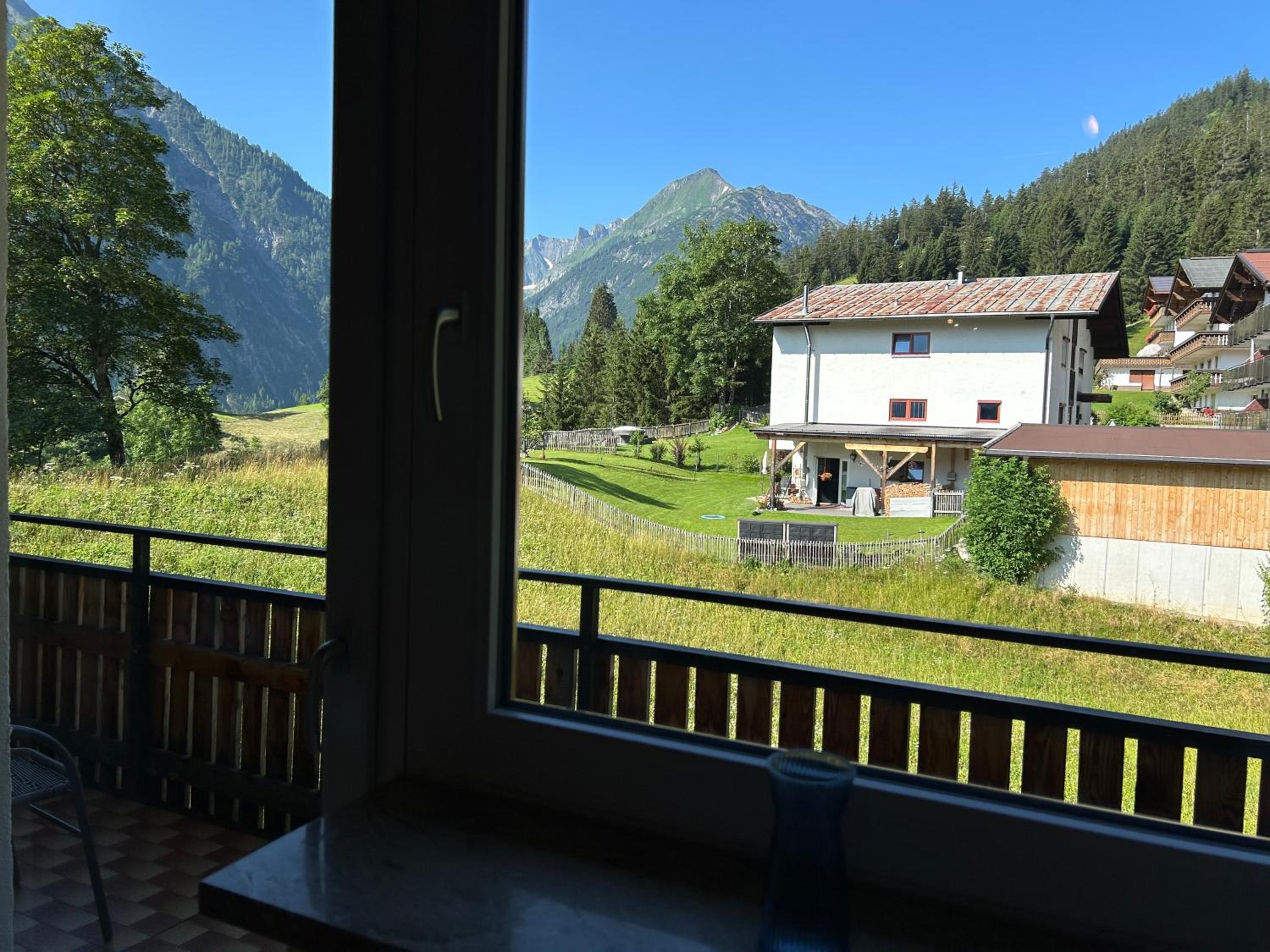 WOLF RETREAT Apartments im Lechtal davor Appartementhaus Michaela