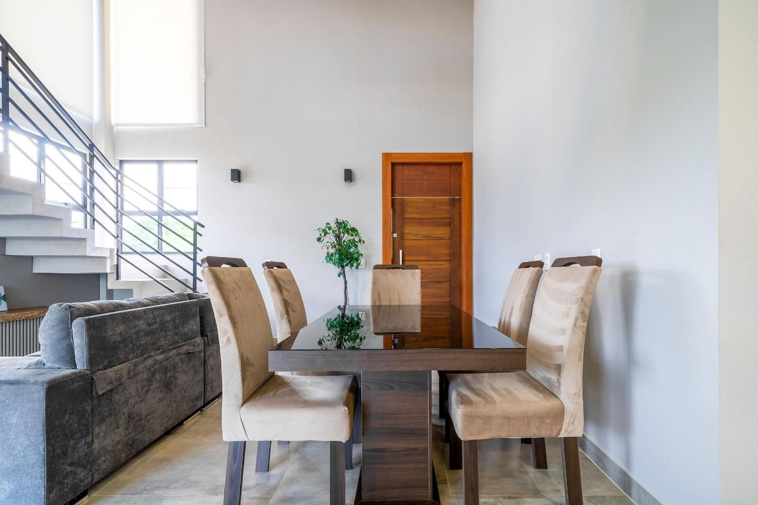 Casa Gladis: Seu Paraíso a Poucos Metros do Mar