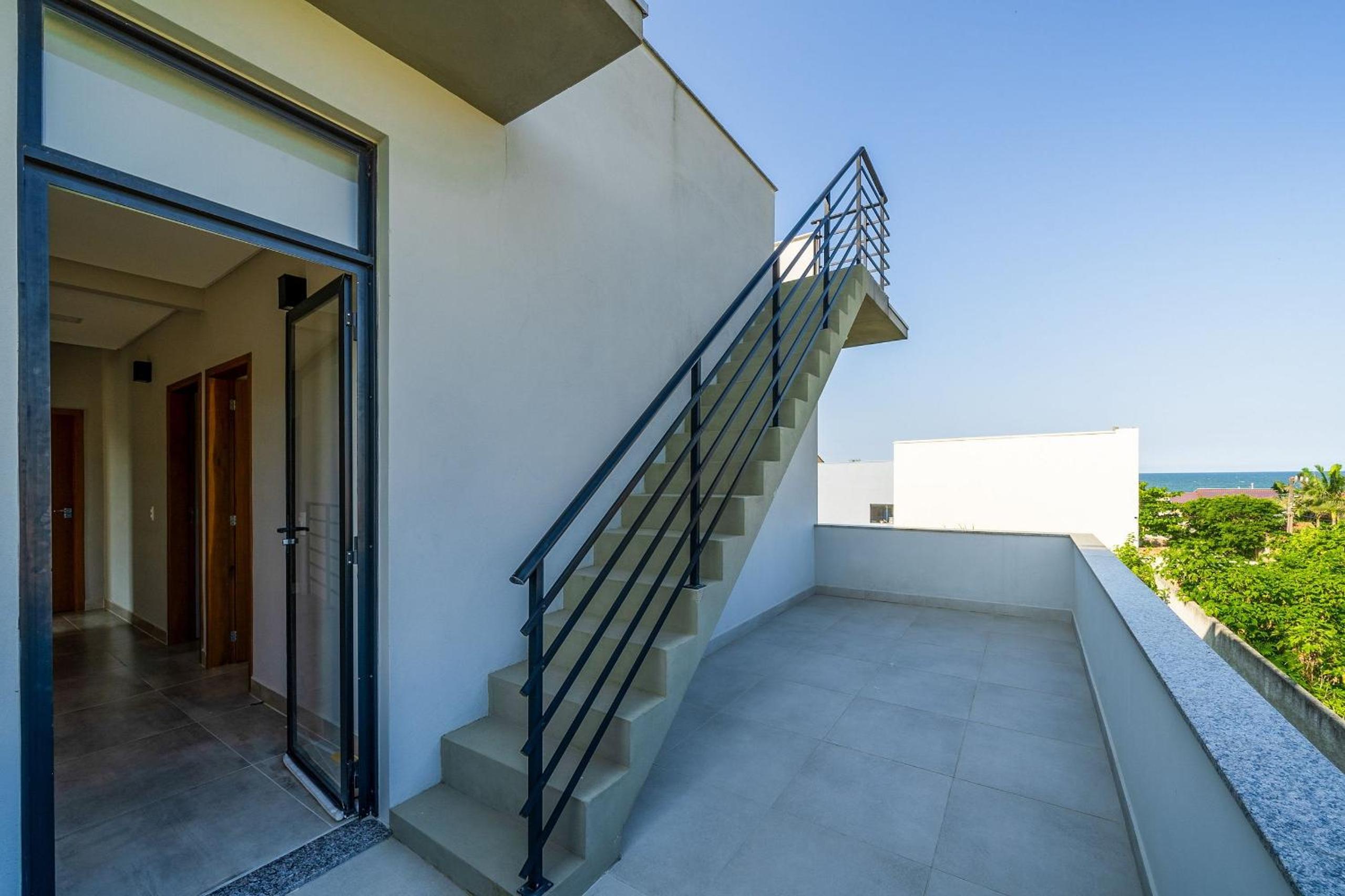 Casa Gladis: Seu Paraíso a Poucos Metros do Mar