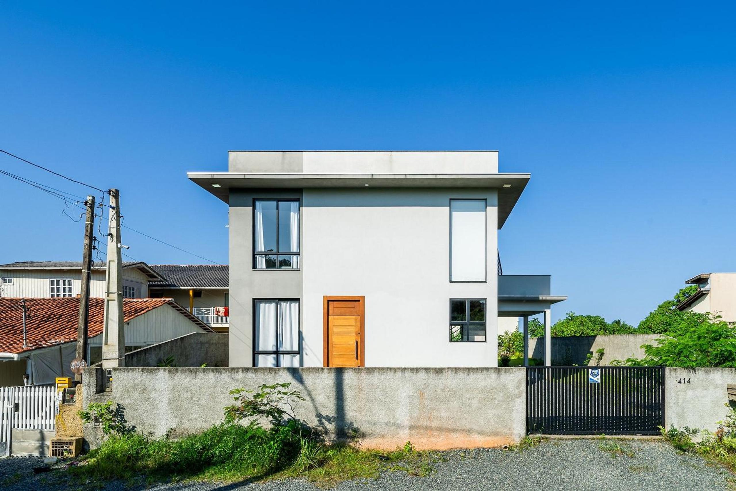 Casa Gladis: Seu Paraíso a Poucos Metros do Mar