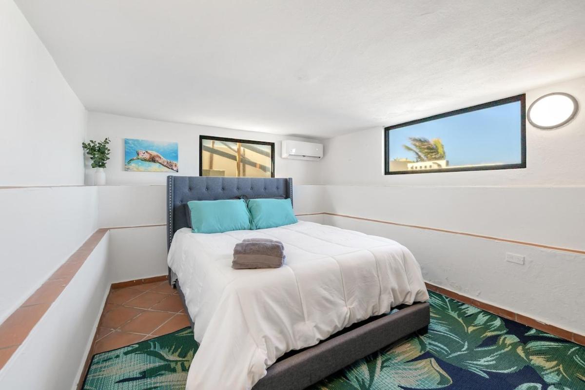 4 BR Kikita Beach Villa Oceanfront w Pool - Property Image 35