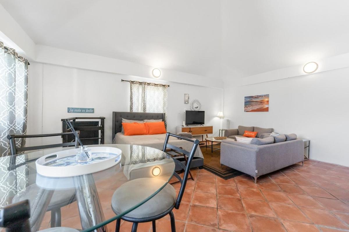 4 BR Kikita Beach Villa Oceanfront w Pool - Property Image 36