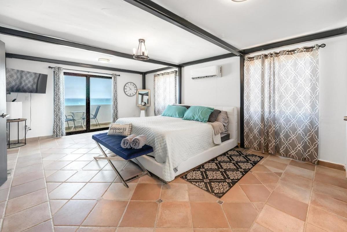 4 BR Kikita Beach Villa Oceanfront w Pool - Property Image 12