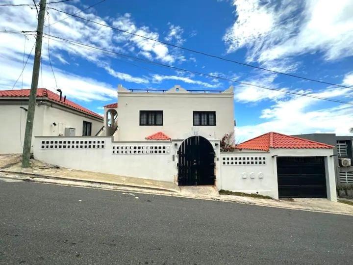 4 BR Kikita Beach Villa Oceanfront w Pool - Property Image 3