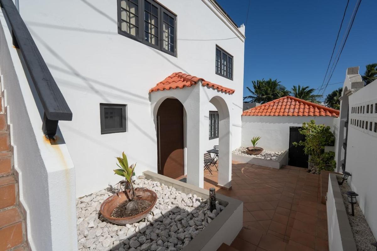 4 BR Kikita Beach Villa Oceanfront w Pool - Property Image 4
