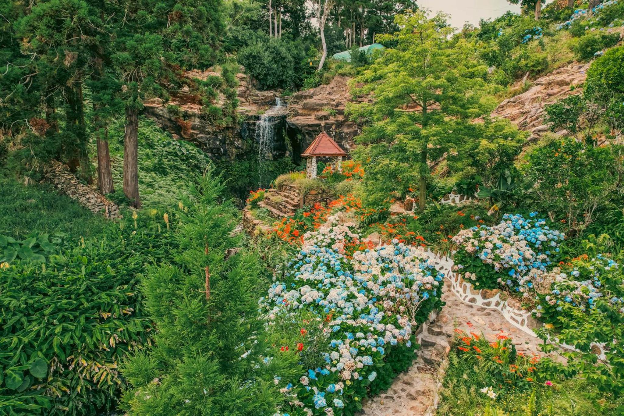 Flores Garden Retreat view 2