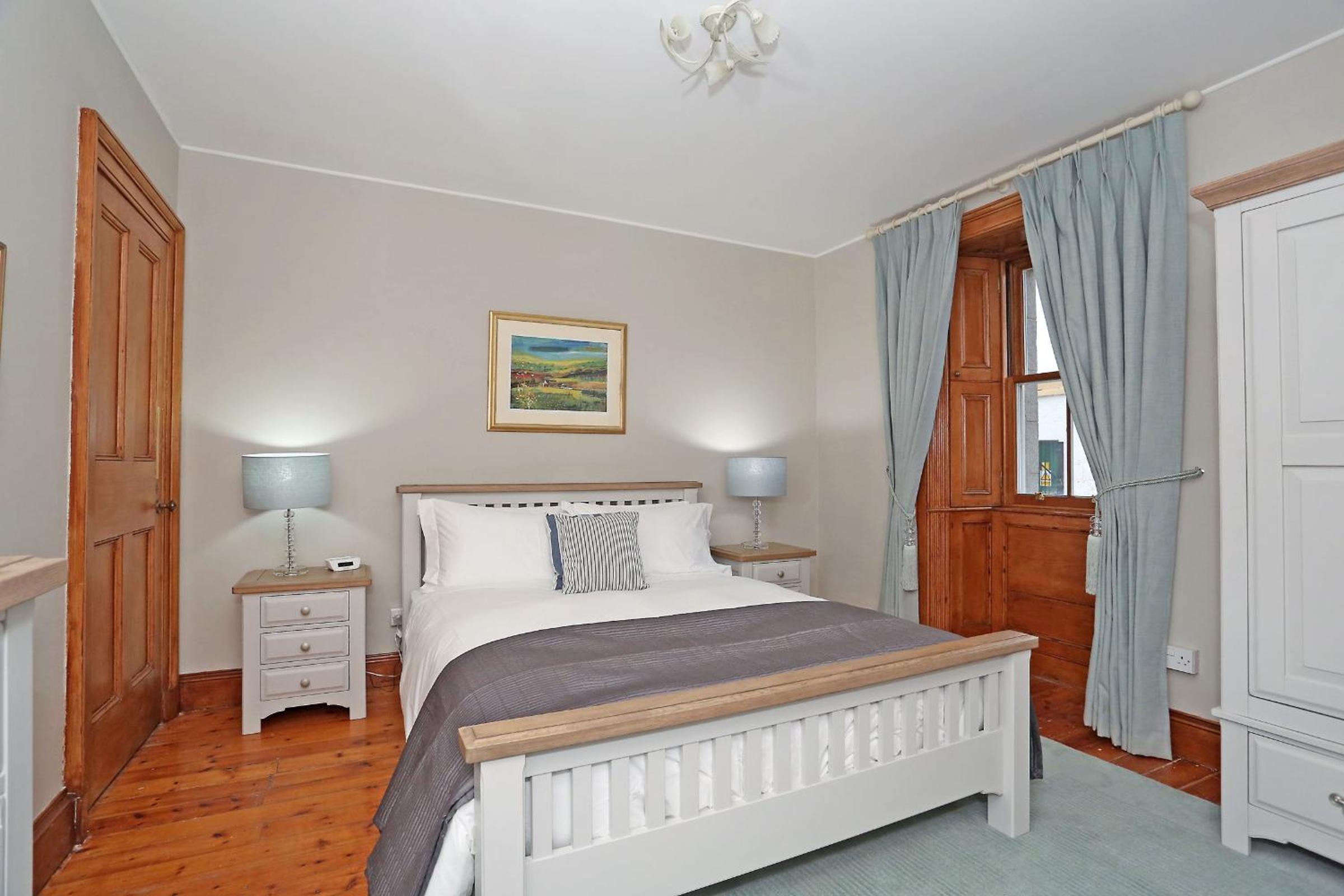 Aberdeen Lighthouse Cottages - coastal, dolphins