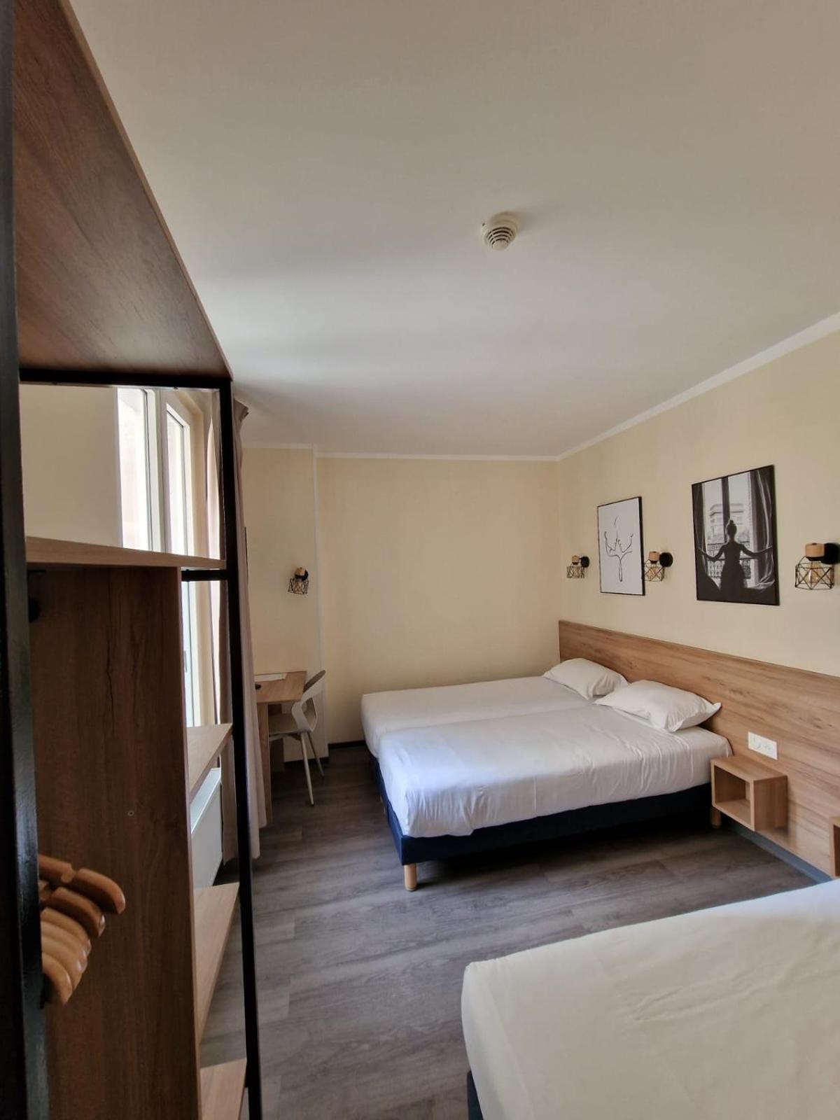 Levallois-Perret Vacations - Hotel D'Anjou - Property Image 3