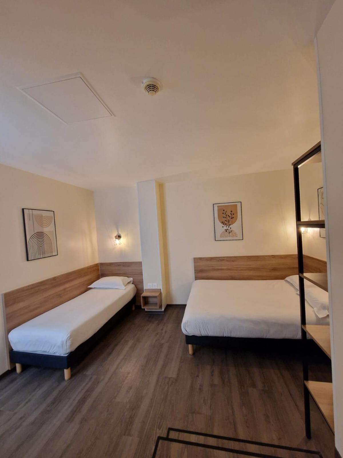 Levallois-Perret Vacations - Hotel D'Anjou - Property Image 4