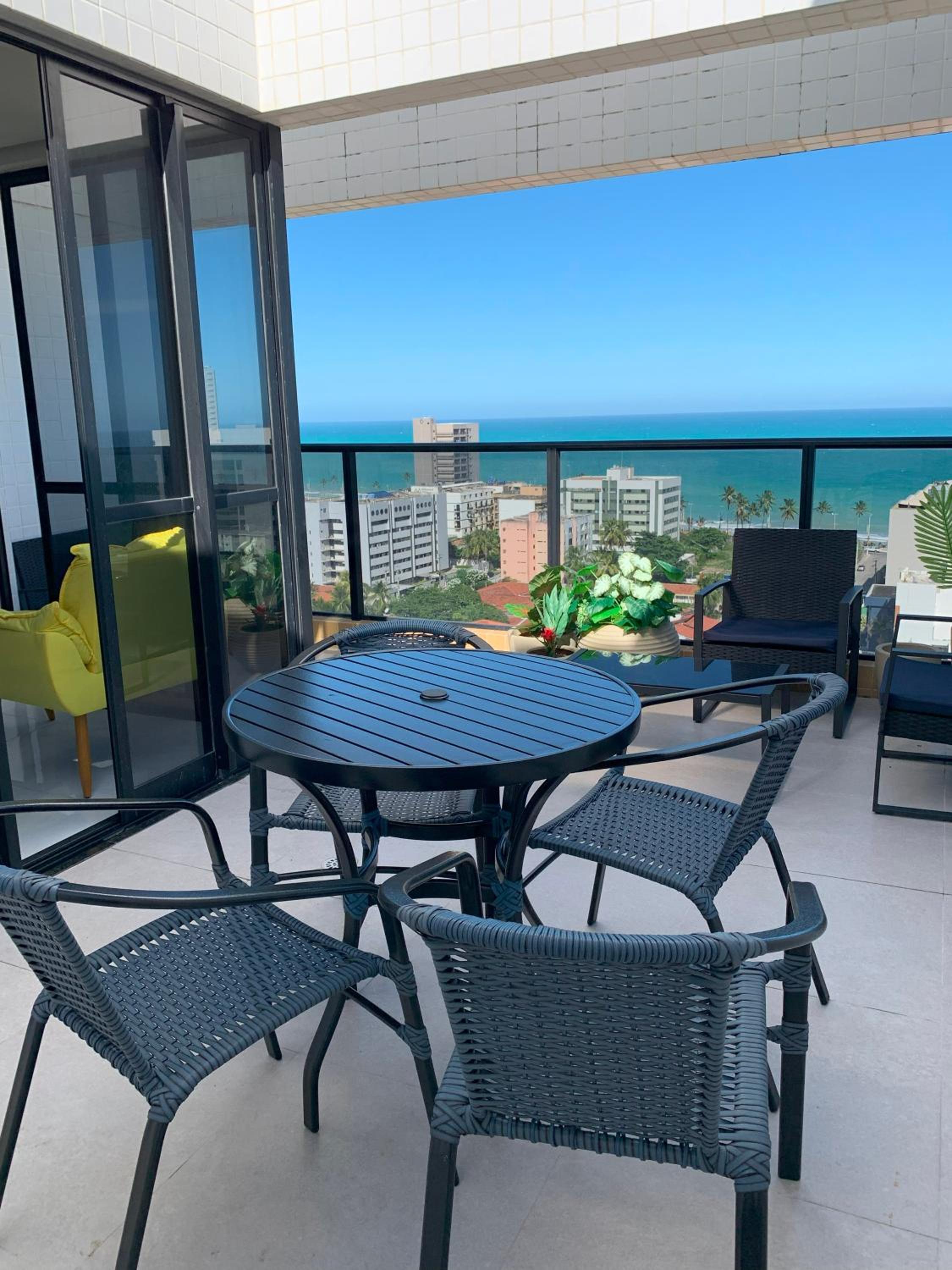 Lindo Apartamento com Vista Mar