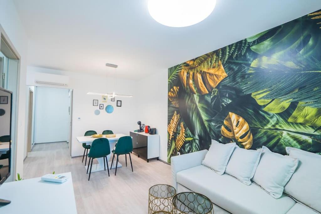 Jungle Apartment