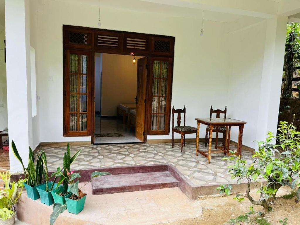 Relax Inn Ella view 3