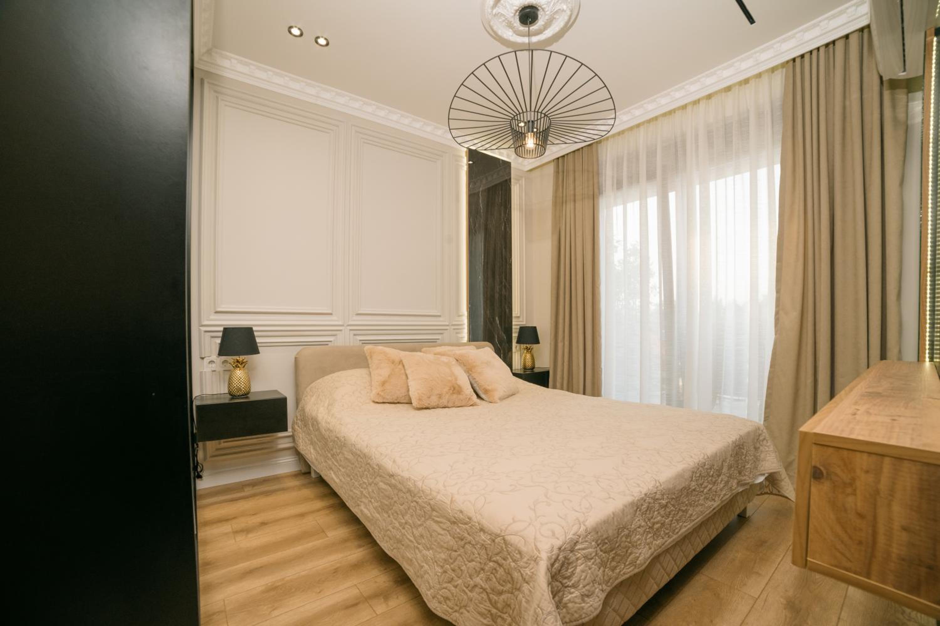 Luxury Apartment with Green Terrace, Porto Milena View and Private Garage view 4