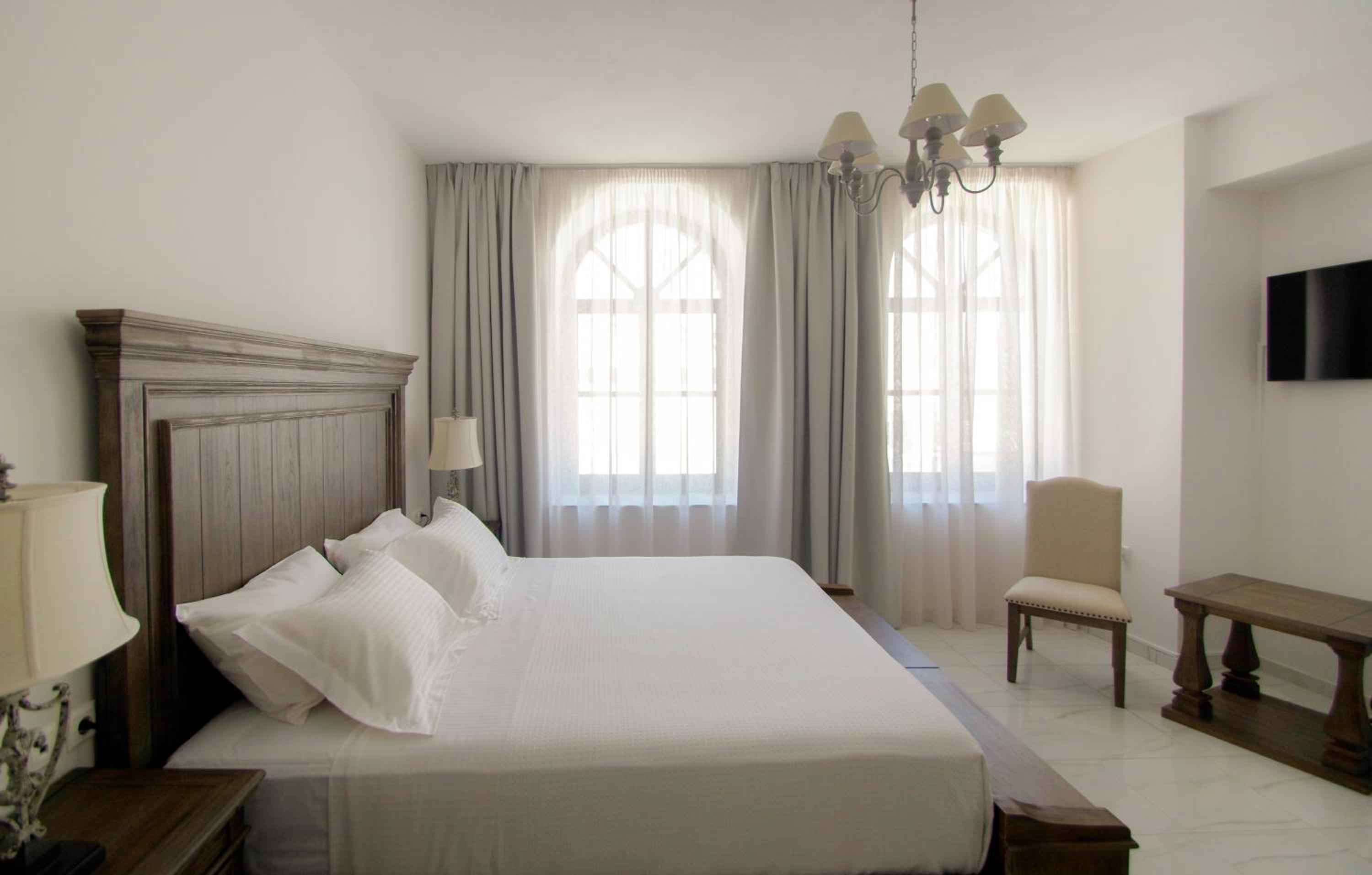 Atrium Suites photo 2