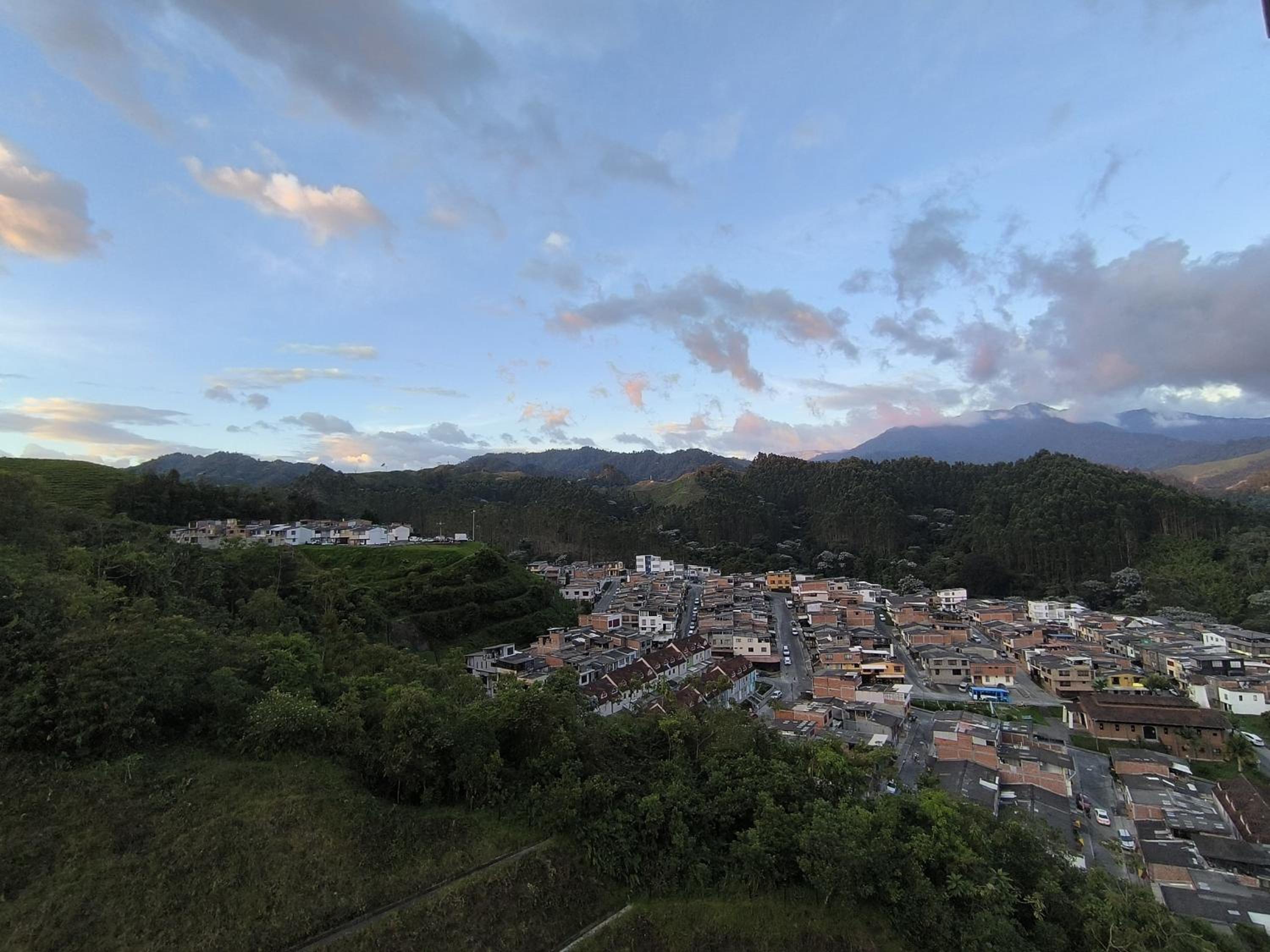 Cómodo, nuevo y con linda vista.