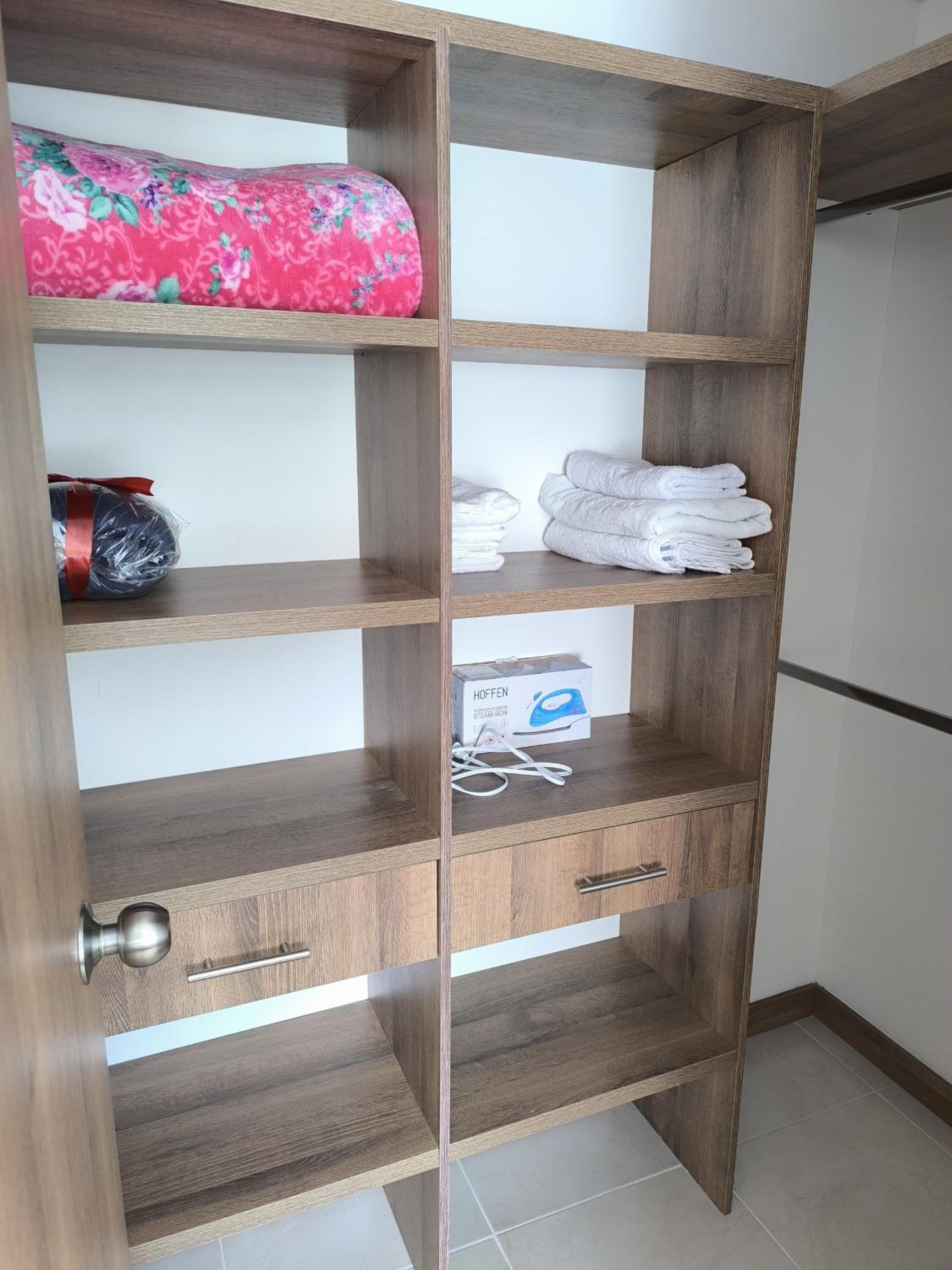 Cómodo, nuevo y con linda vista.