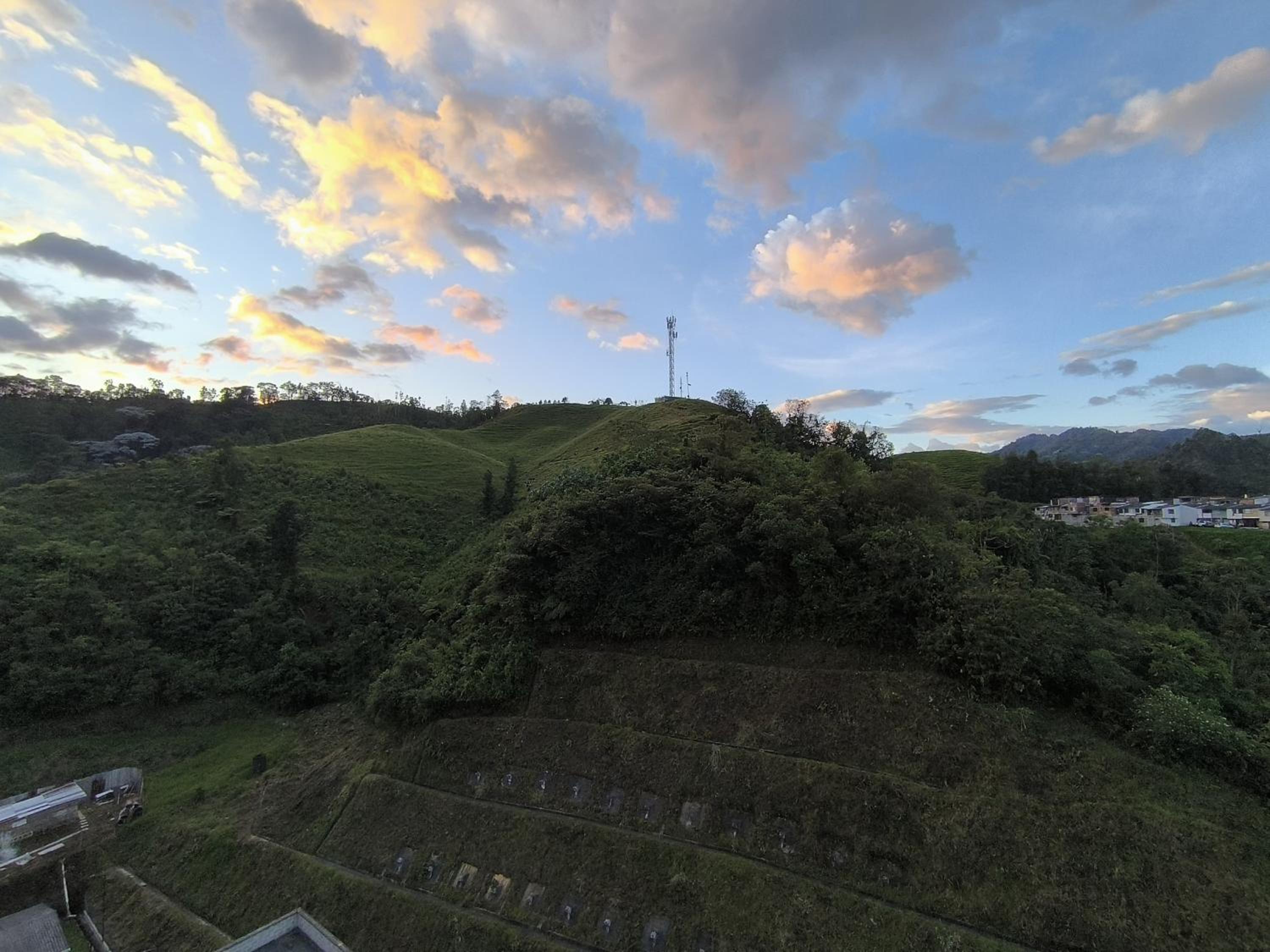 Cómodo, nuevo y con linda vista.