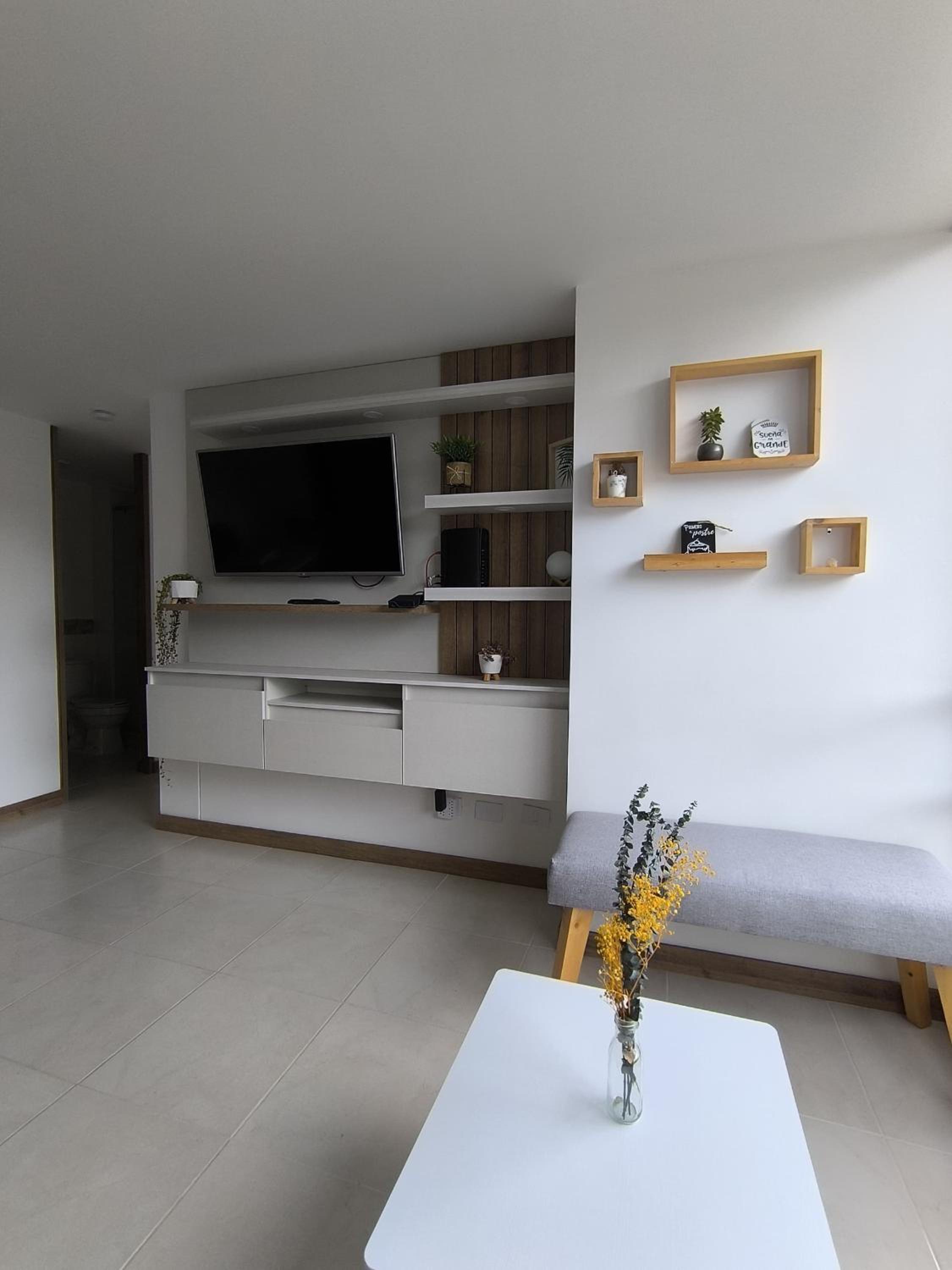 Cómodo, nuevo y con linda vista.