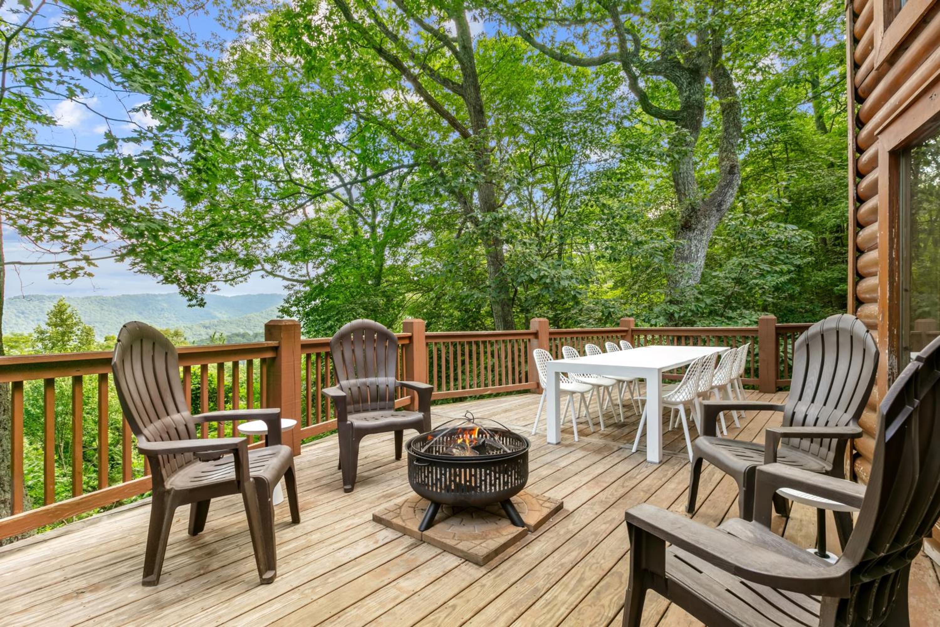 Leyland by AvantStay Cabin Mansion w Views