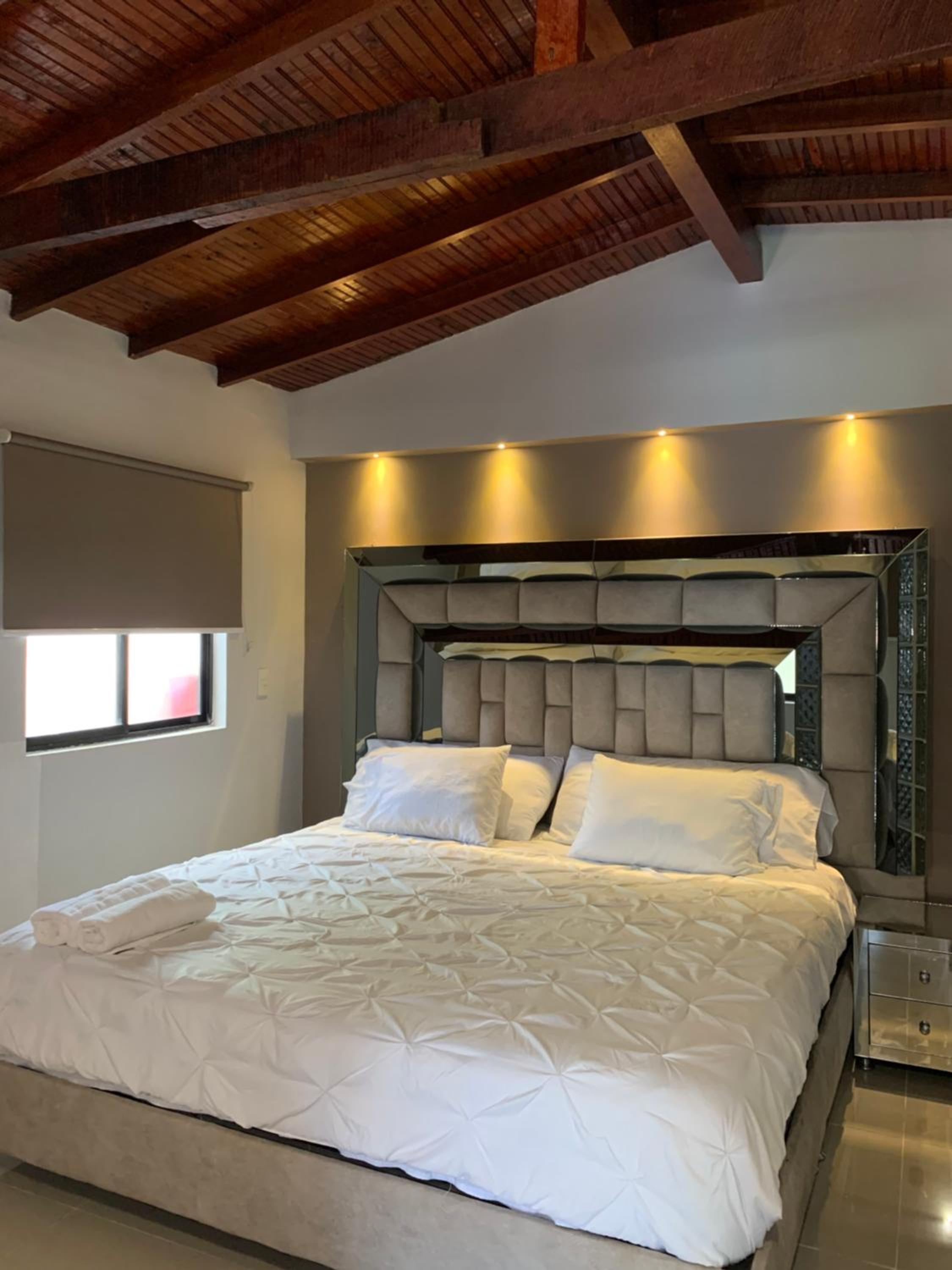 Duplex w Rooftop, Pool & 3 Jacuzzi, Maid, Security