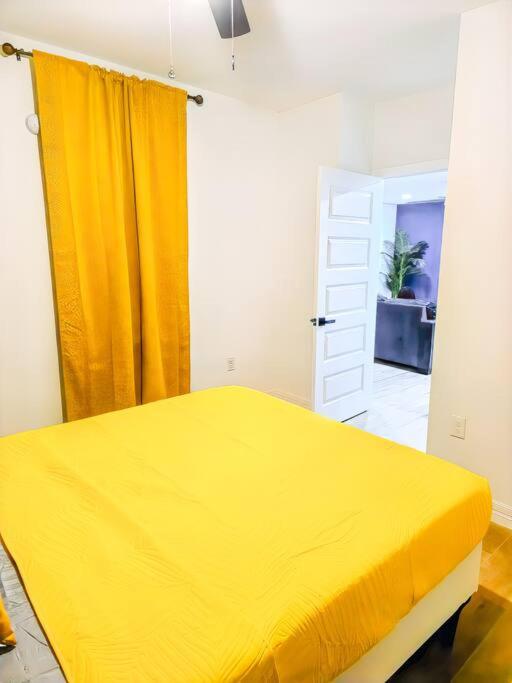 1BR 1Q Bed Queen Sofa bed DwnTwn Med Center view 5