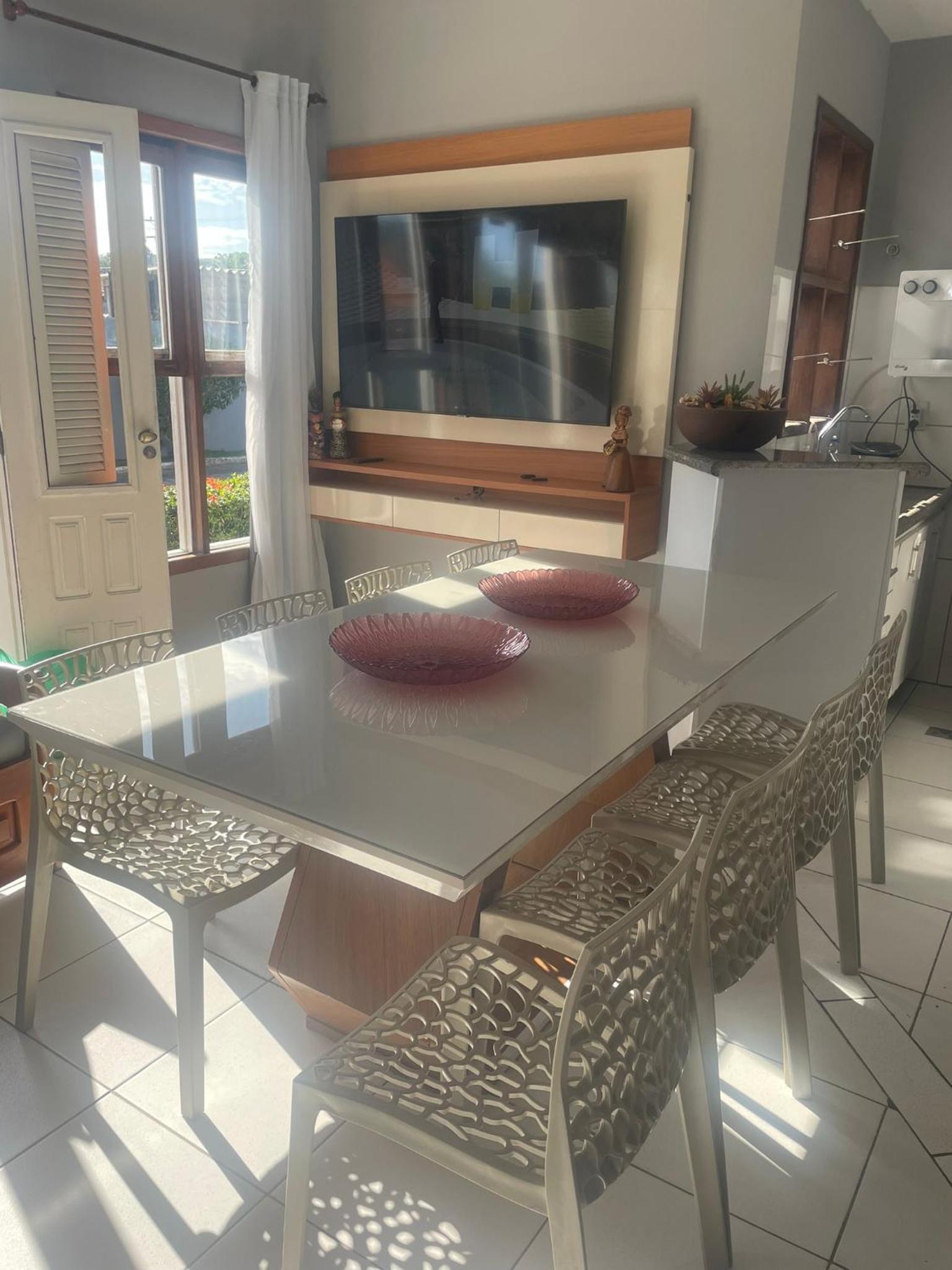 Apartamento de 3 quartos, no Condomínio Taperapuan Duplex, há 400m da praia, localizado próximo da barraca axé mói, boa beach e etc view 3