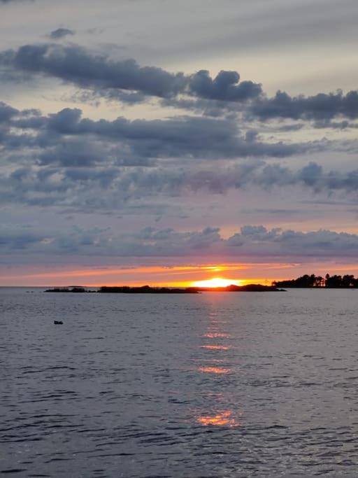 Villa Aurinkoranta Mökki merenrannalla!