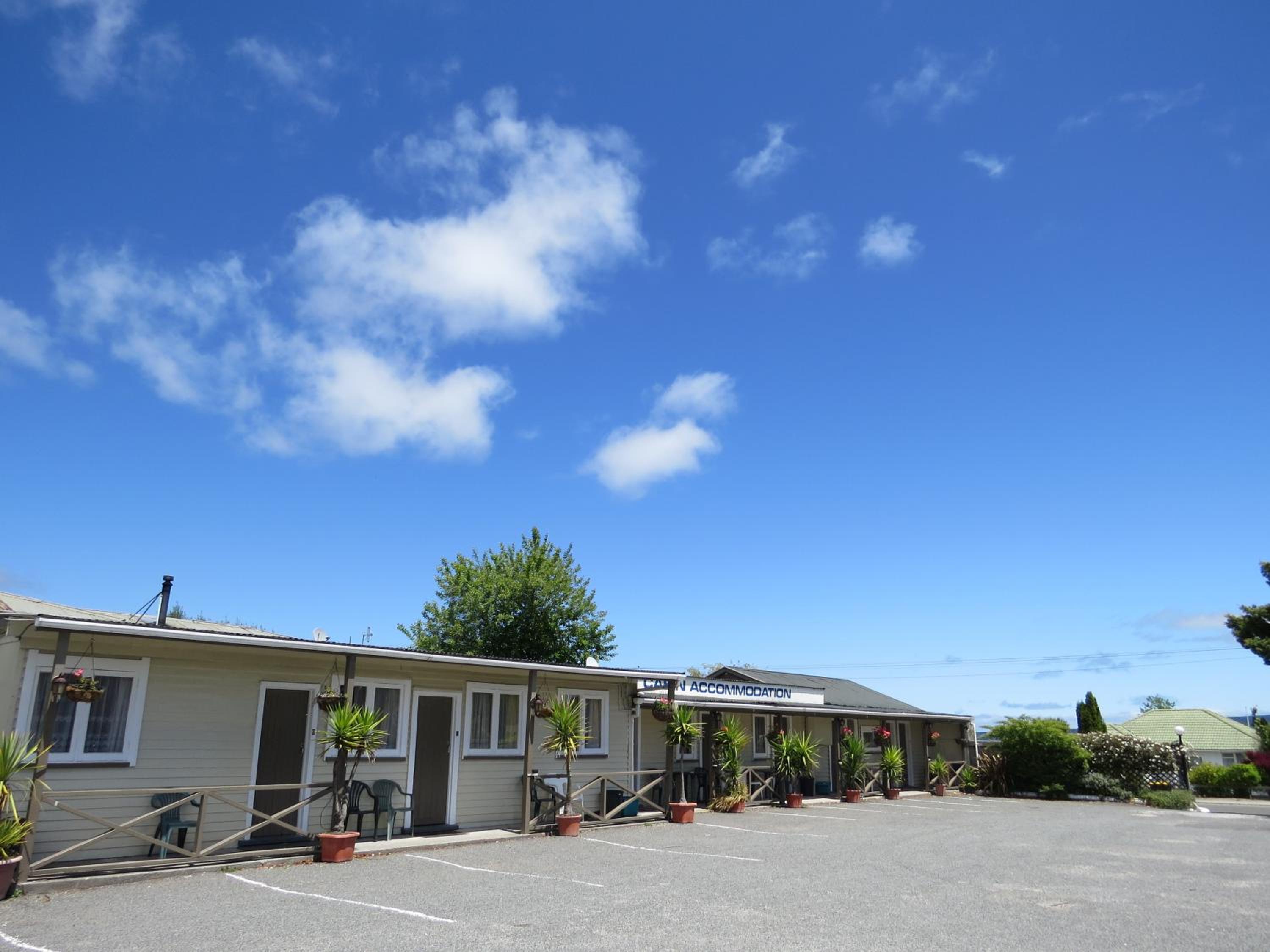 Camellia Court Family Motel